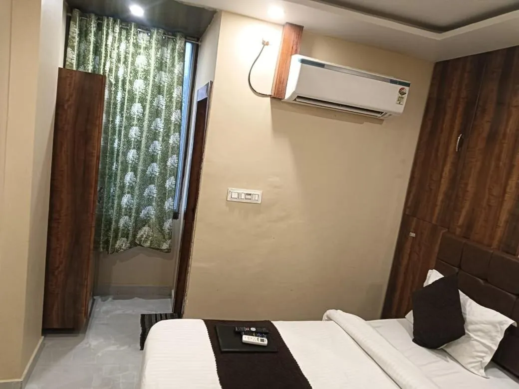 Bed in Hotel Ashoka Ganages