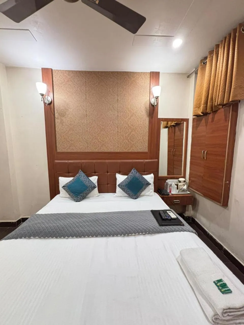 Bed in Hotel Ashoka Ganages