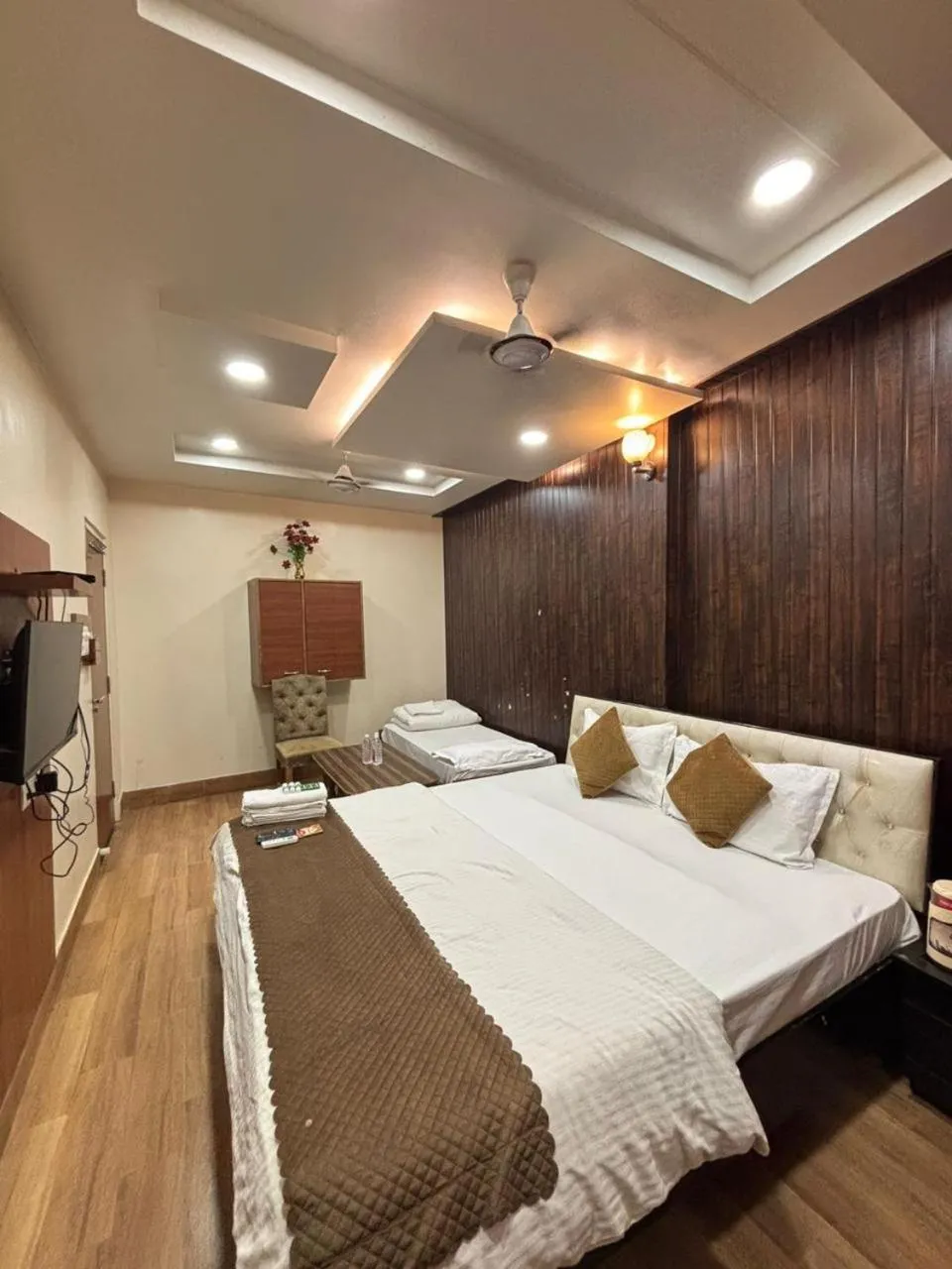 Bed in Hotel Ashoka Ganages