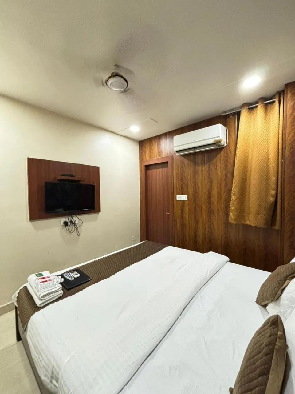 Bed in Hotel Ashoka Ganages