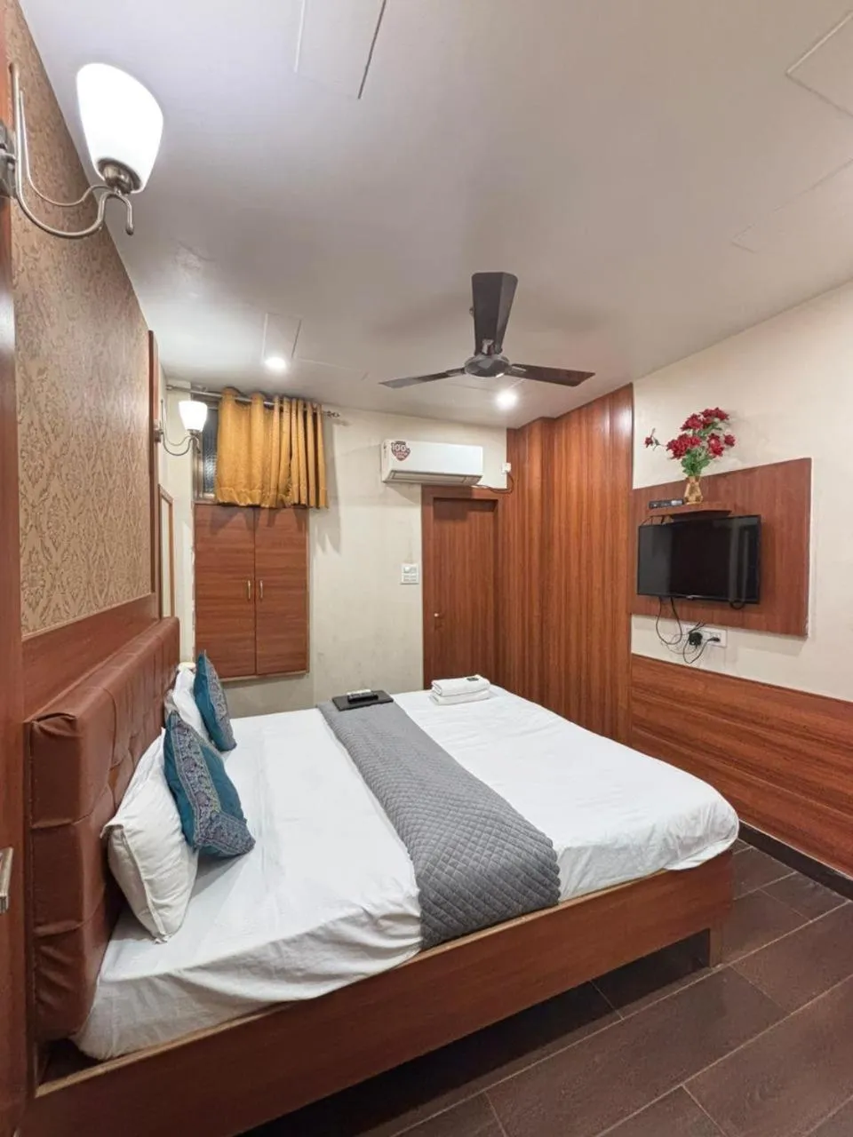 Bed in Hotel Ashoka Ganages