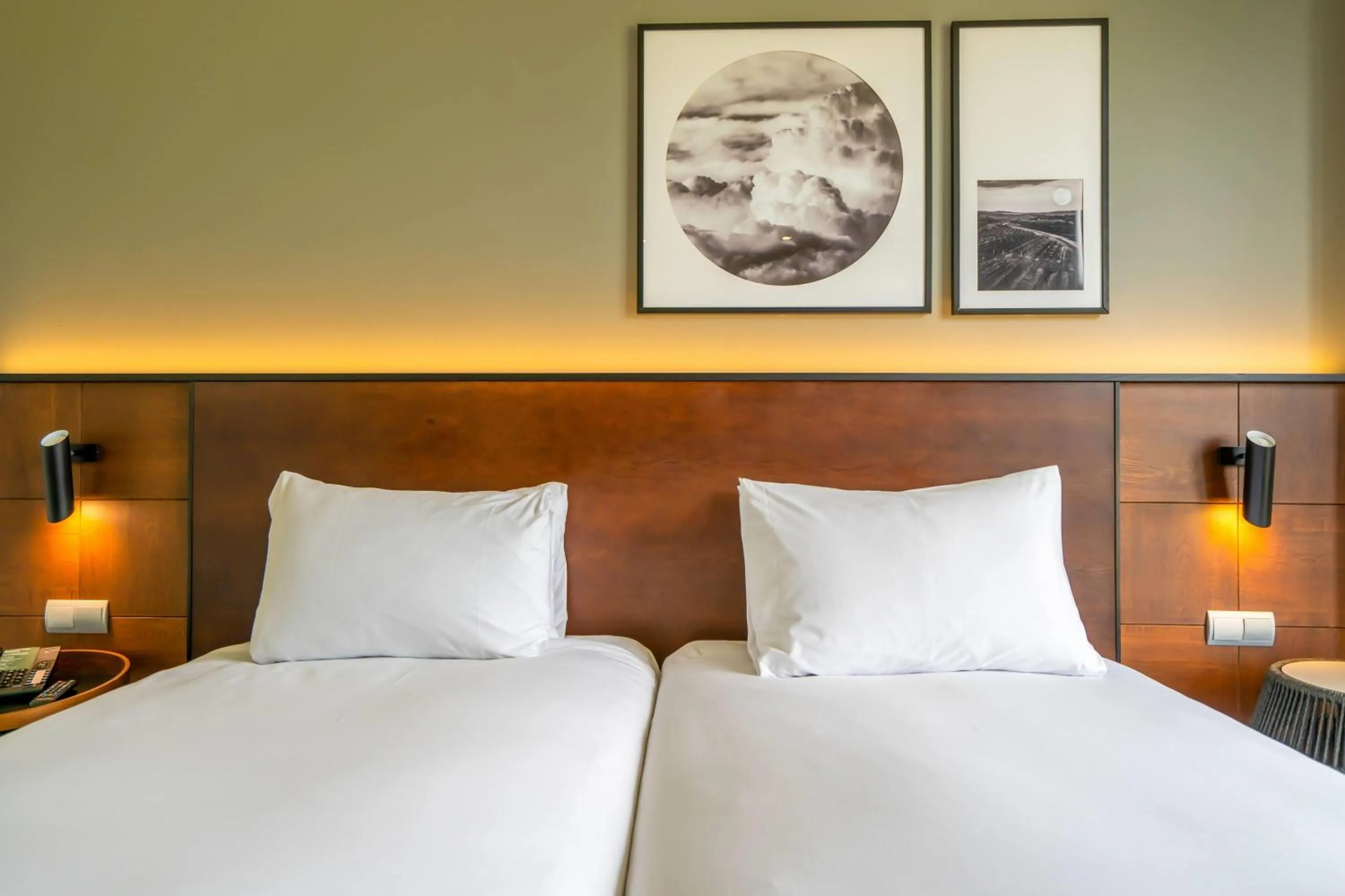 Photo of the whole room, Bed in Dolce by Wyndham Barcelona Resort