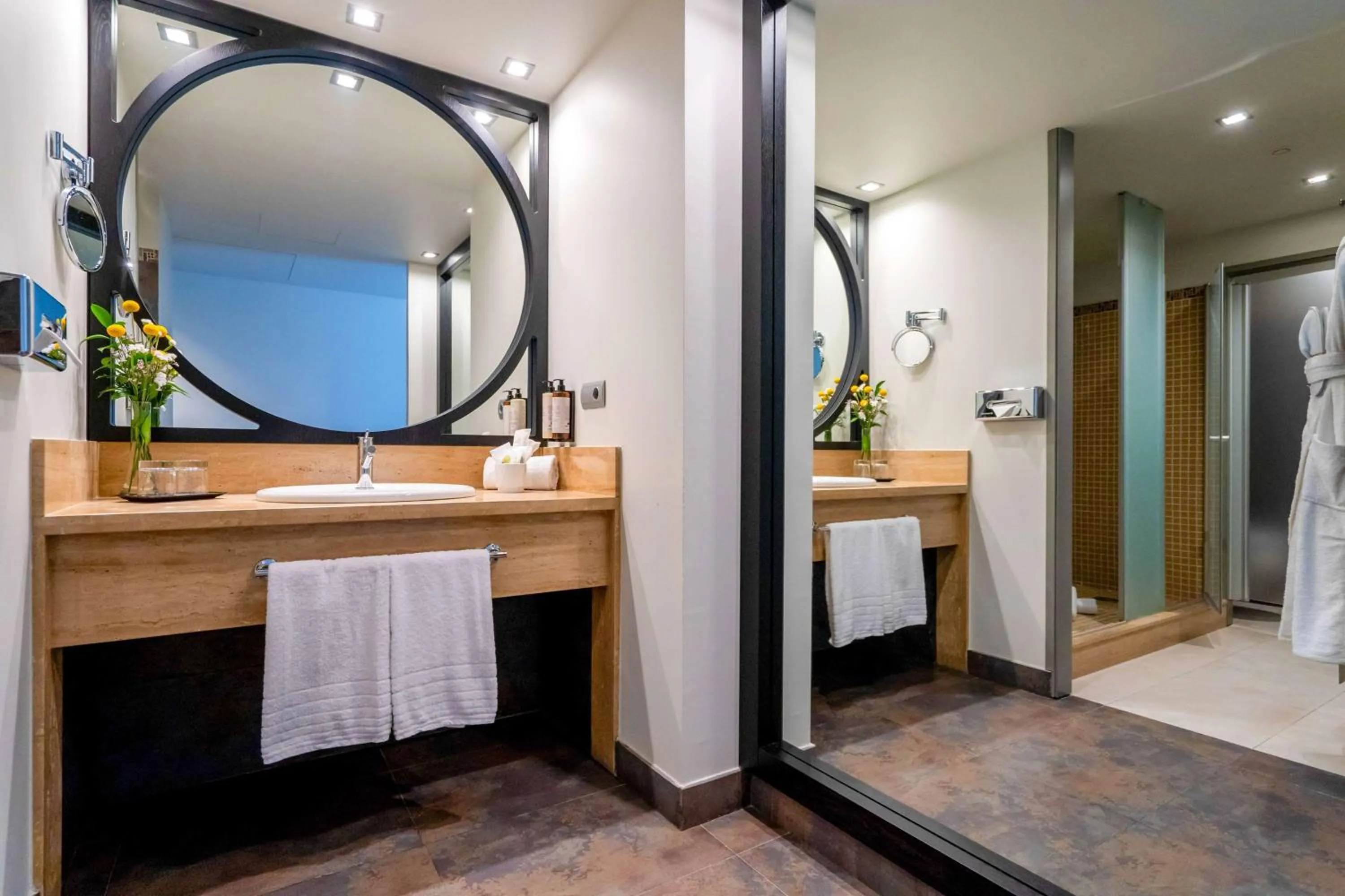 Photo of the whole room in Dolce by Wyndham Barcelona Resort