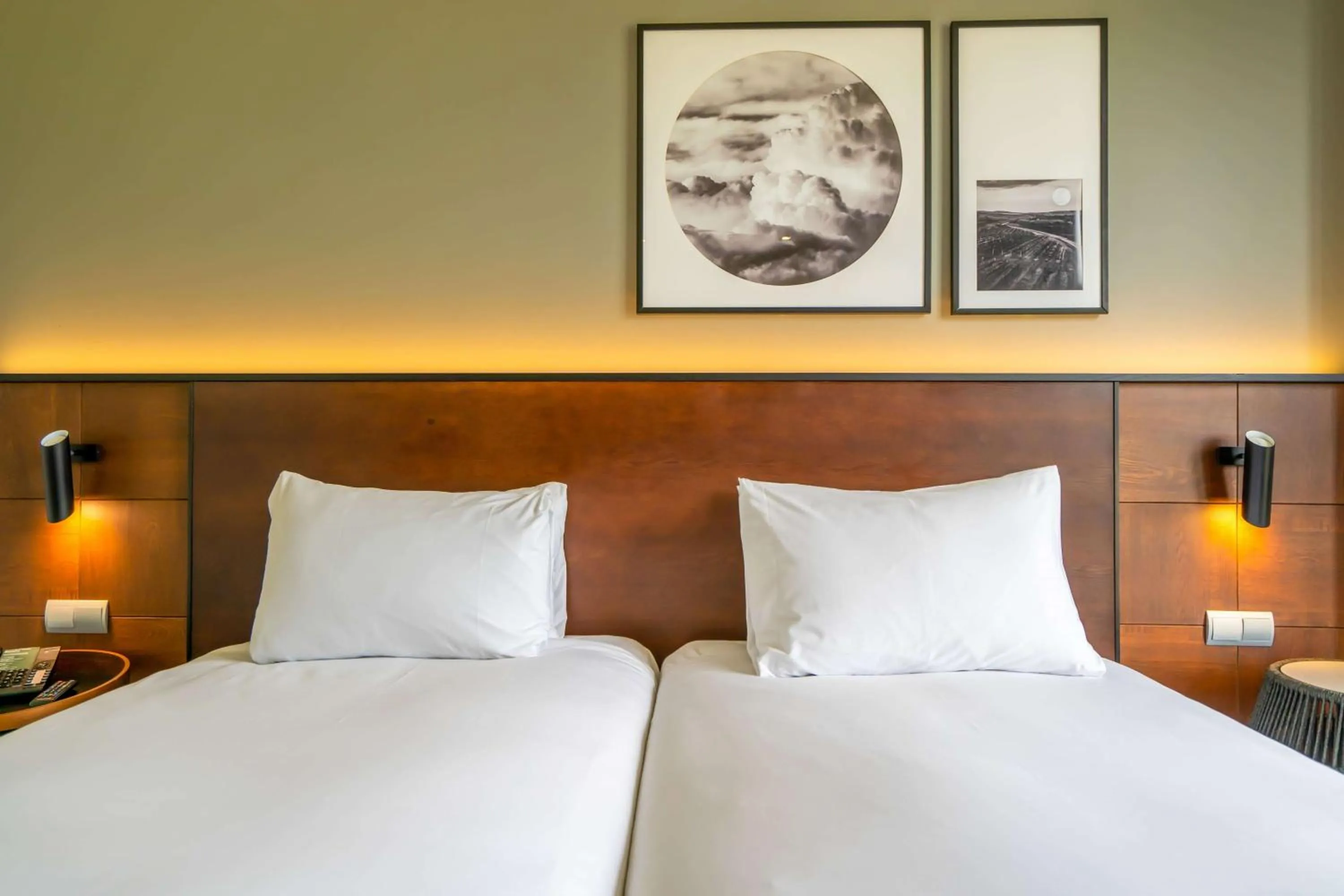 Photo of the whole room, Bed in Dolce by Wyndham Barcelona Resort