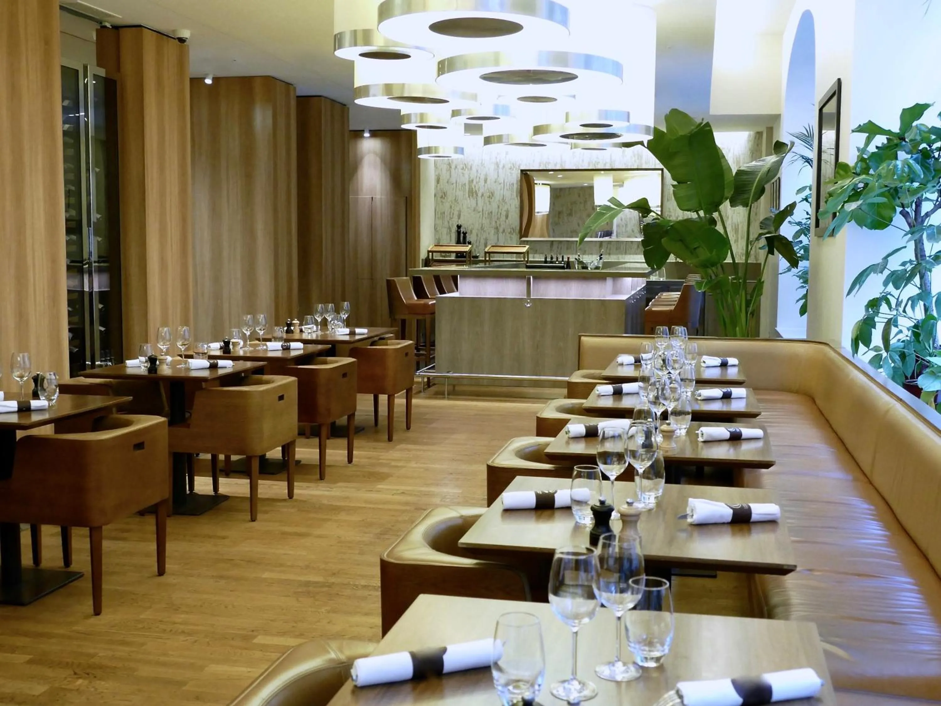 Restaurant/places to eat in Sofitel Paris Arc De Triomphe