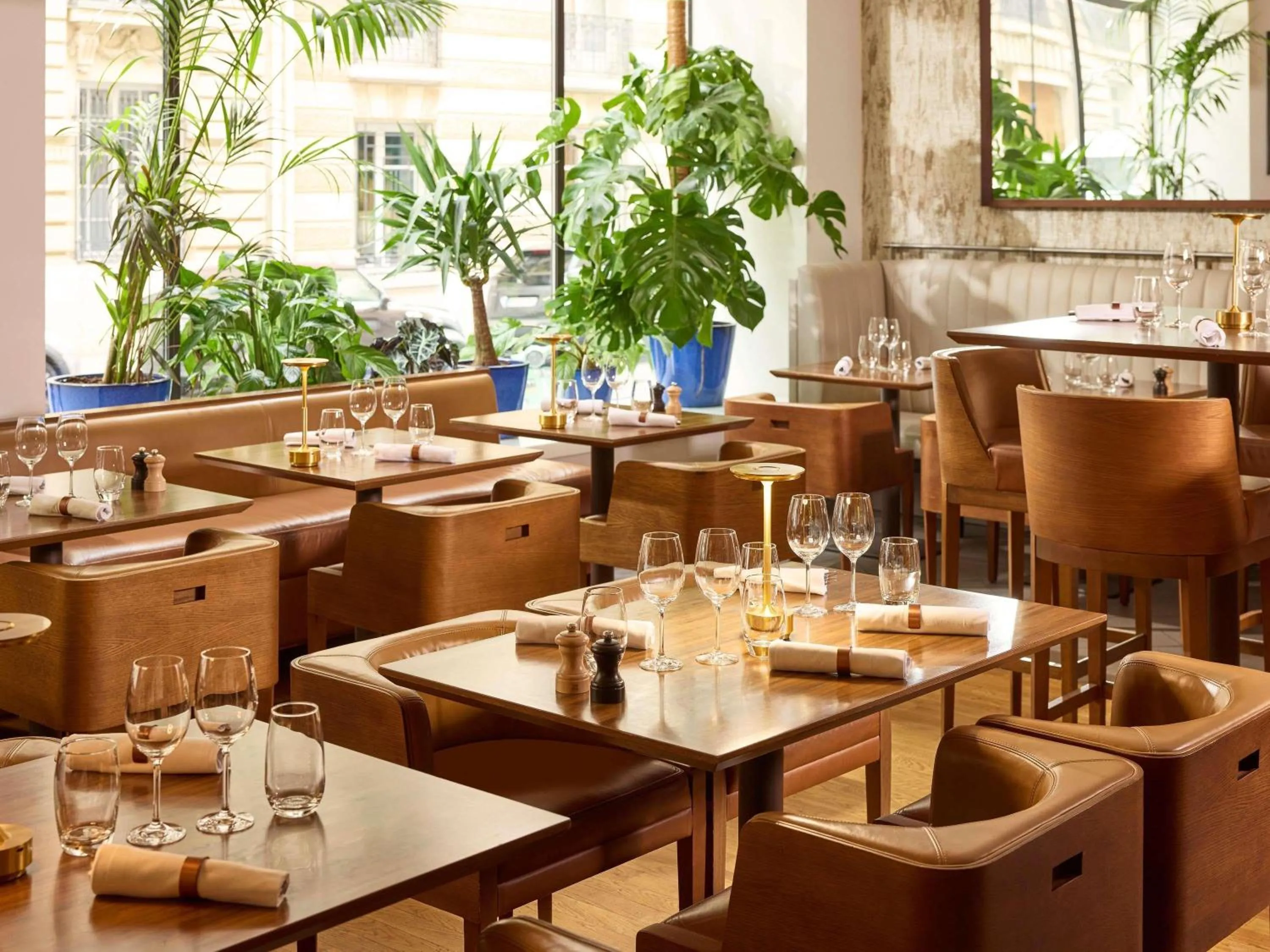 Restaurant/places to eat in Sofitel Paris Arc De Triomphe