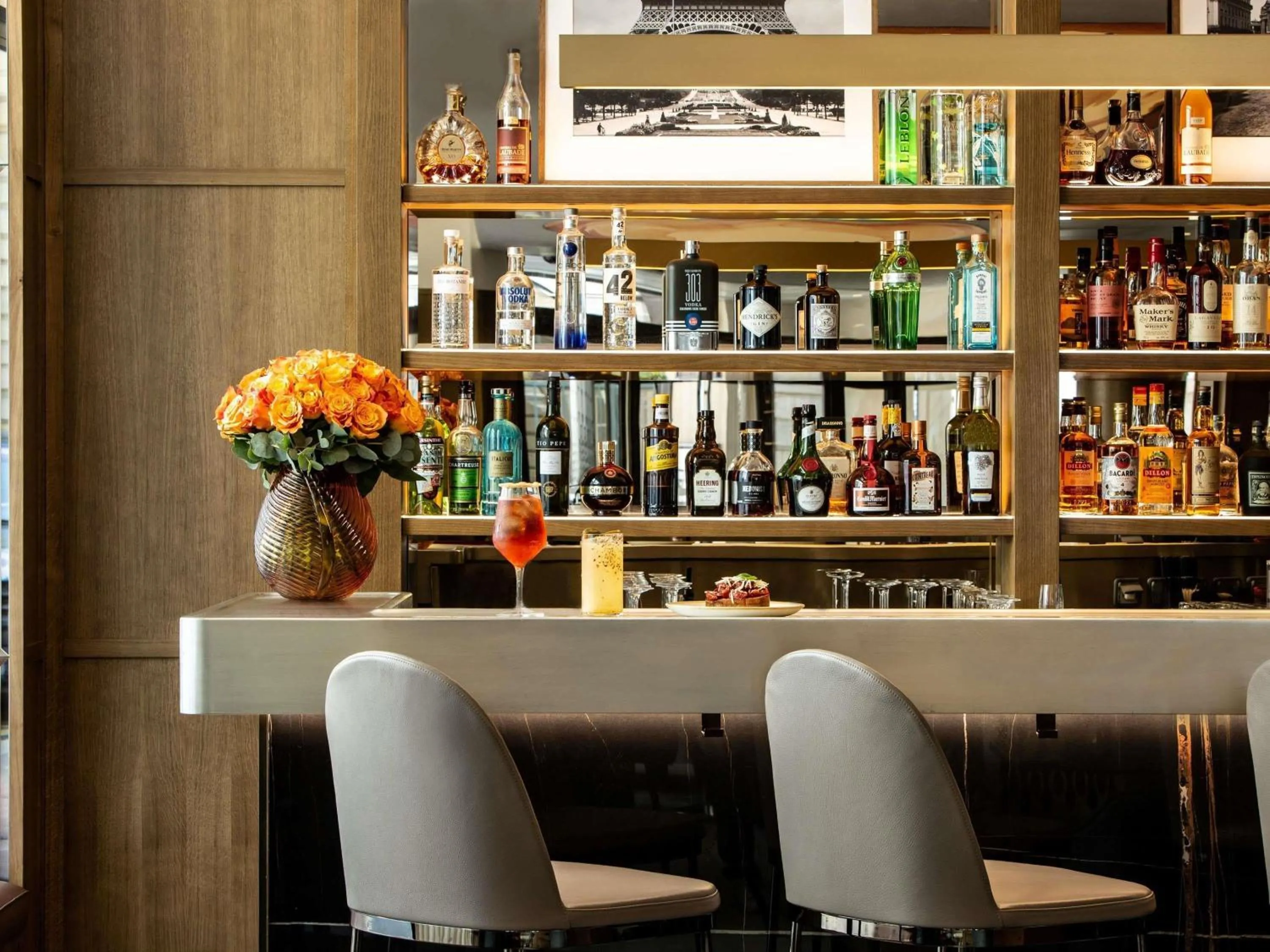 Restaurant/places to eat in Sofitel Paris Arc De Triomphe