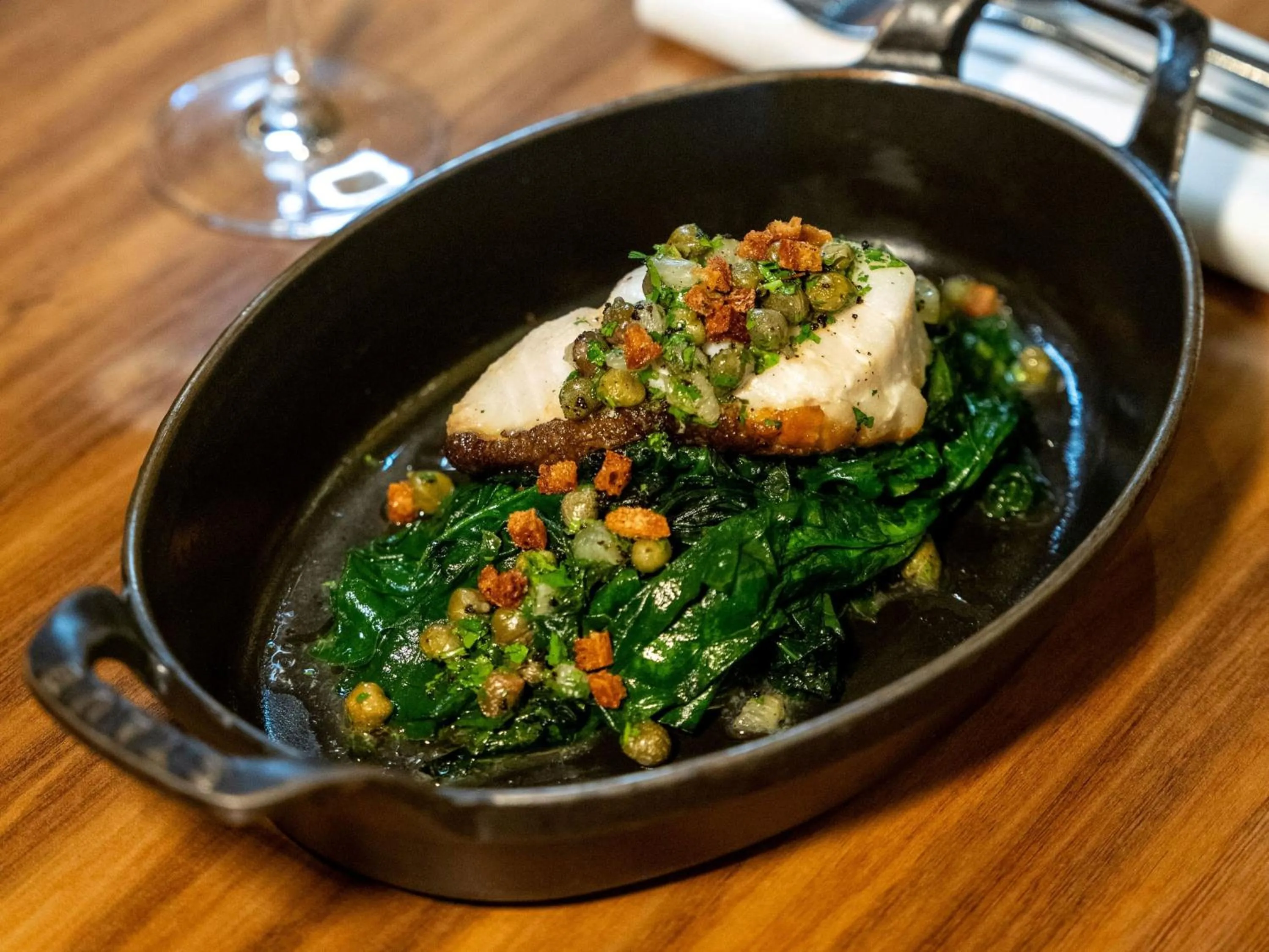 Restaurant/places to eat in Sofitel Paris Arc De Triomphe