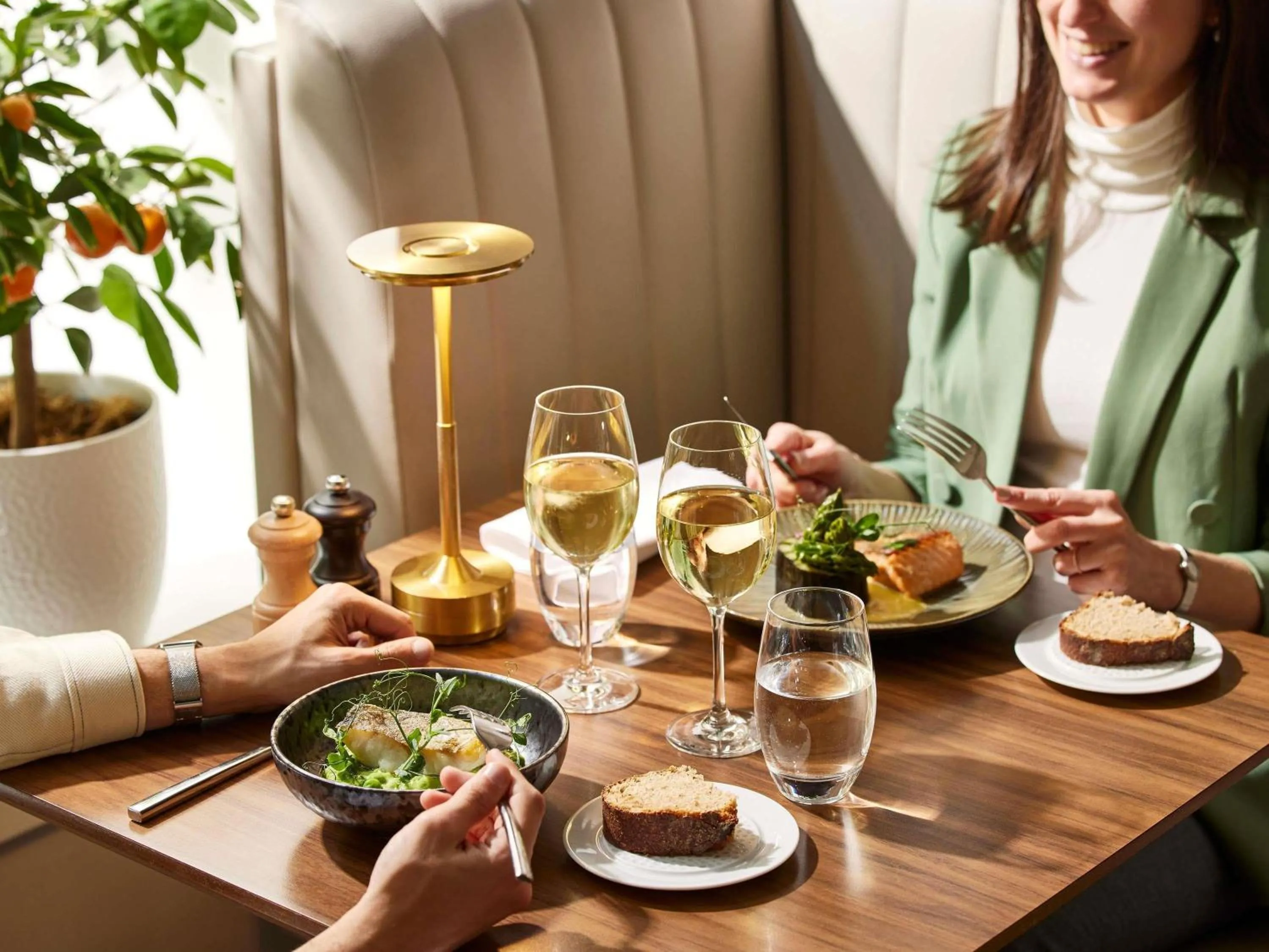 Restaurant/places to eat in Sofitel Paris Arc De Triomphe