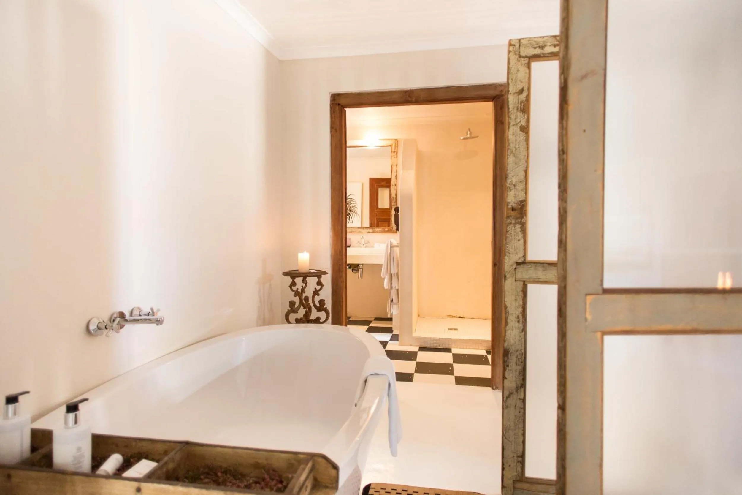 Bathroom, Bed in Emily Moon River Lodge