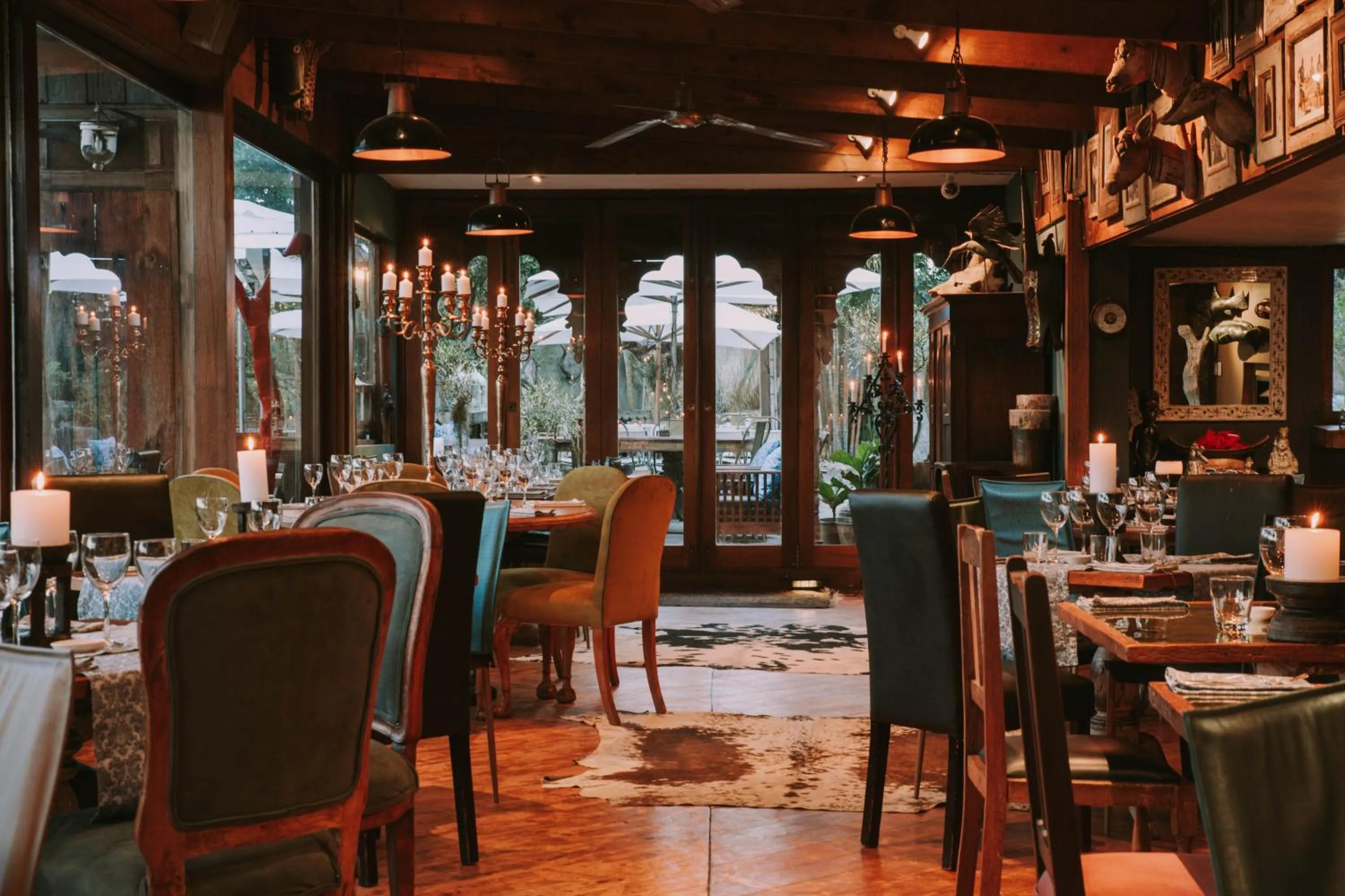 Restaurant/places to eat in Emily Moon River Lodge