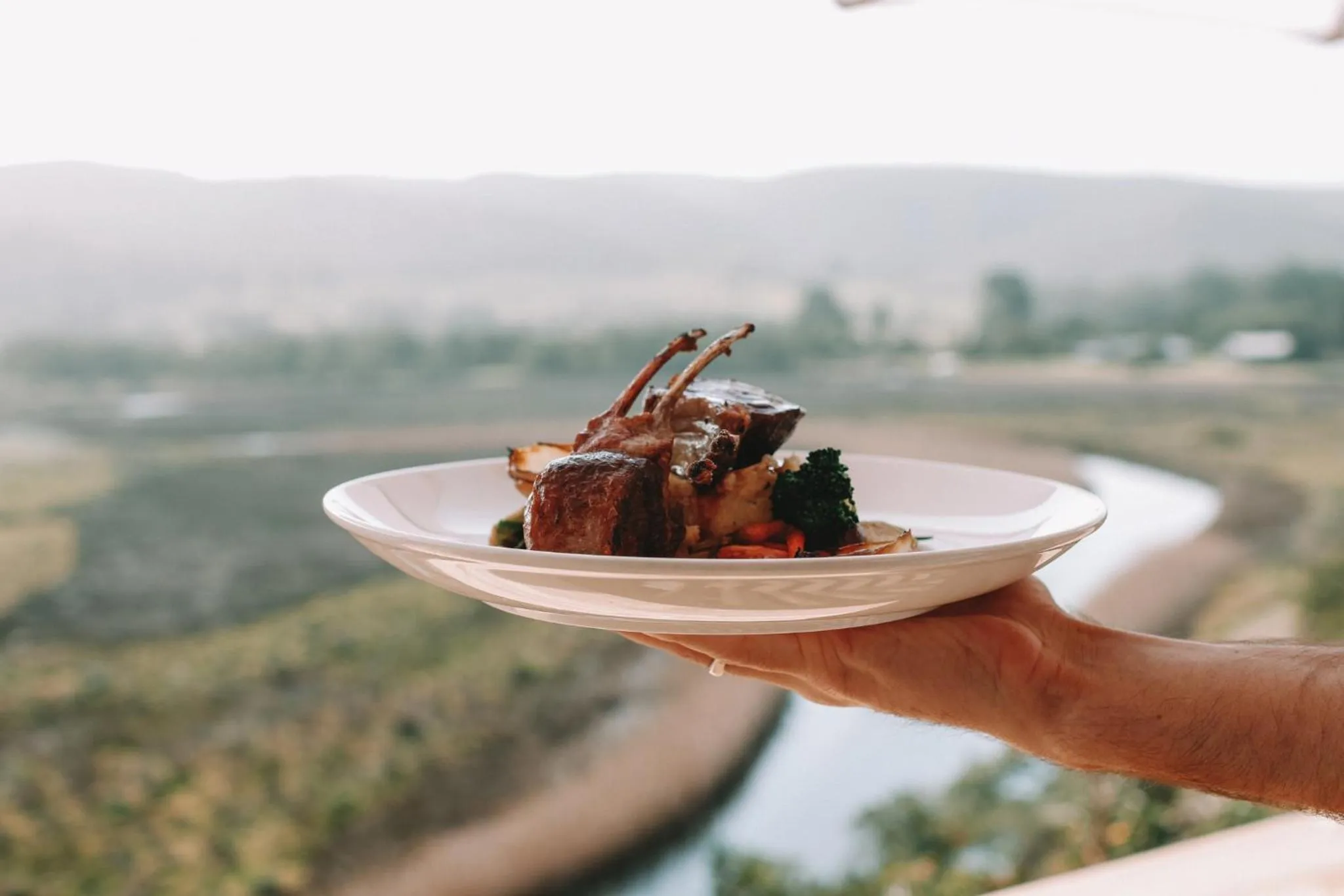 Food and drinks in Emily Moon River Lodge