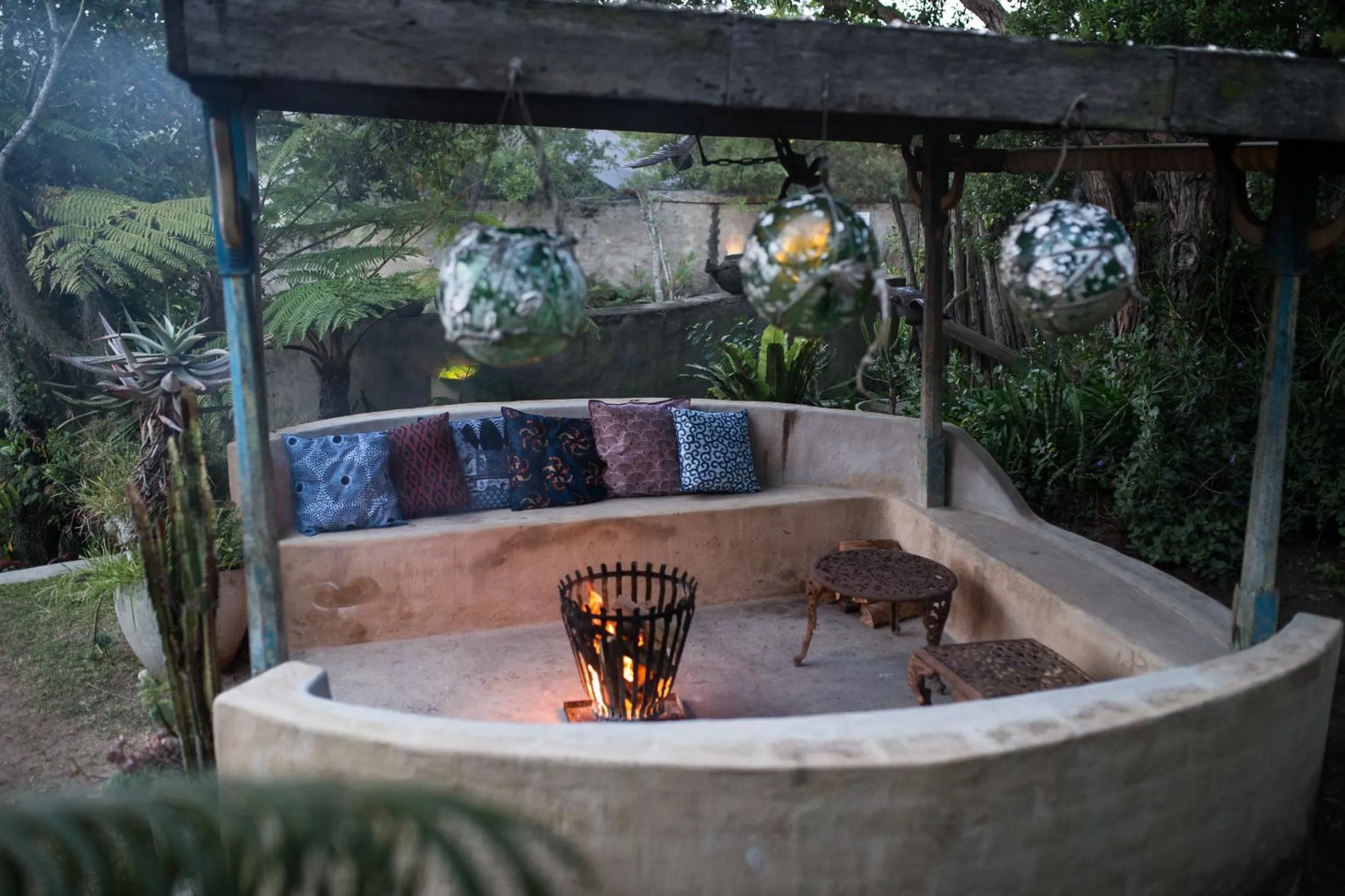 Restaurant/places to eat in Emily Moon River Lodge