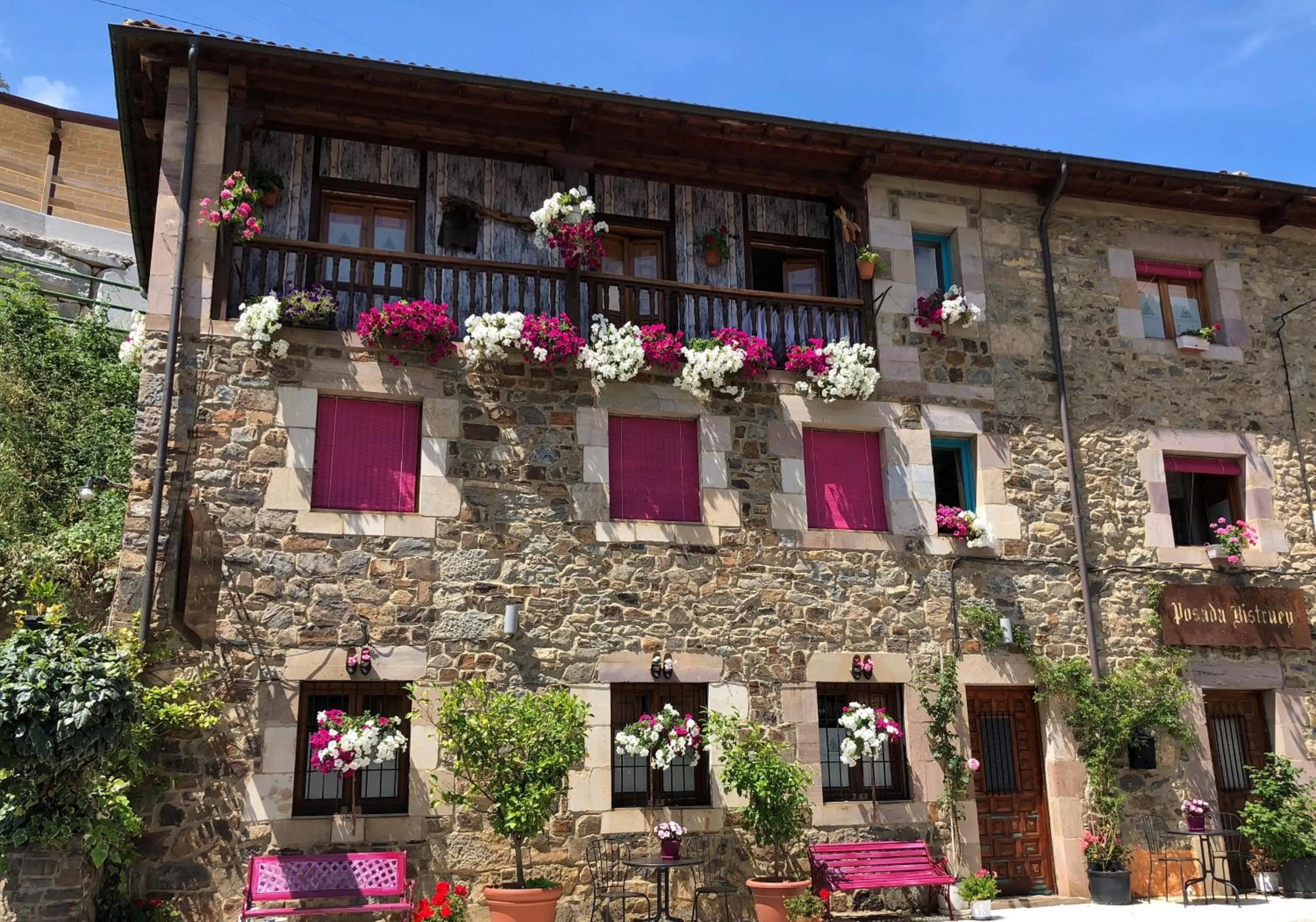 Facade/entrance in Posada Rural Bistruey