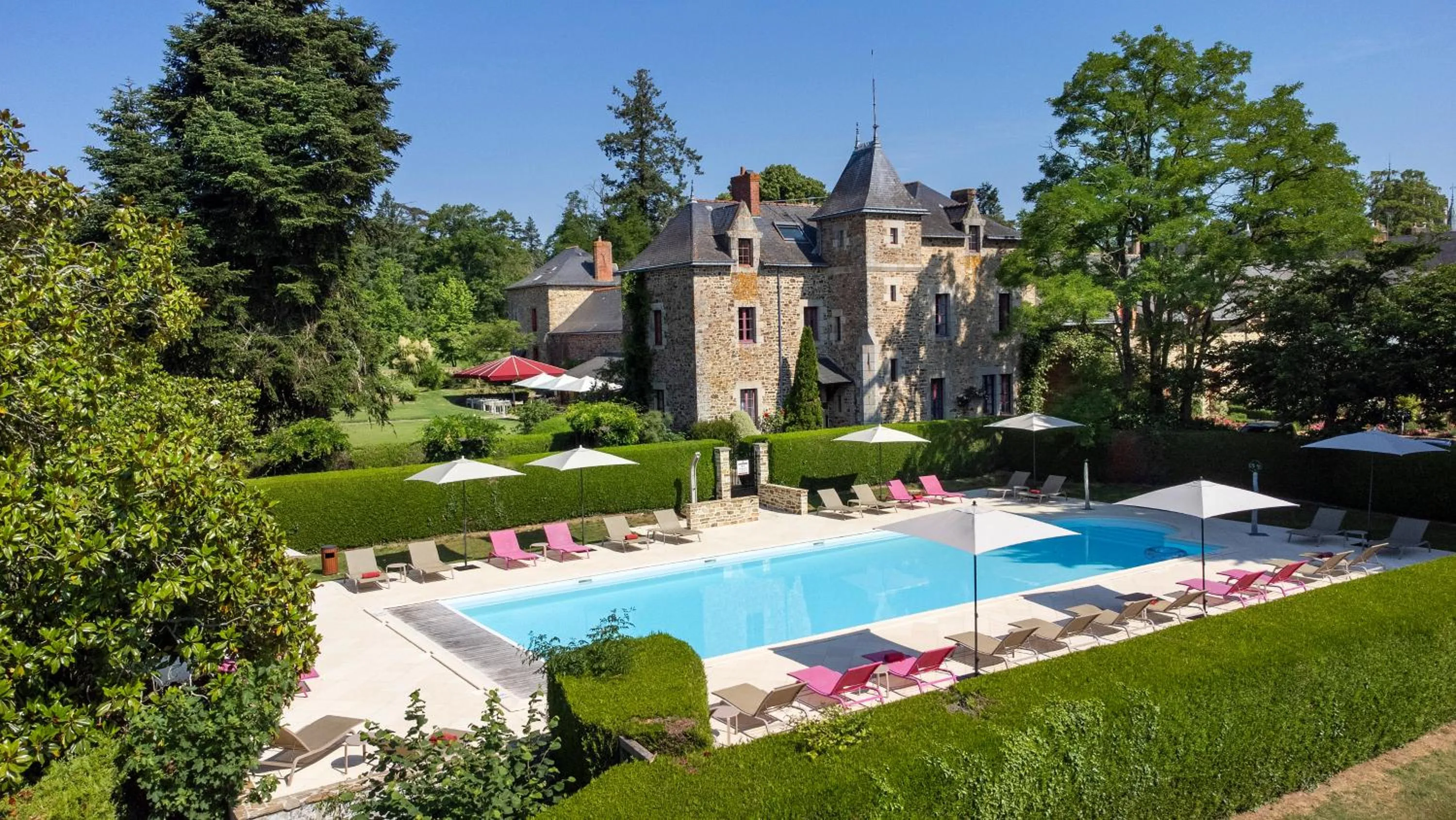 Swimming pool in Hôtel & Spa de La Bretesche