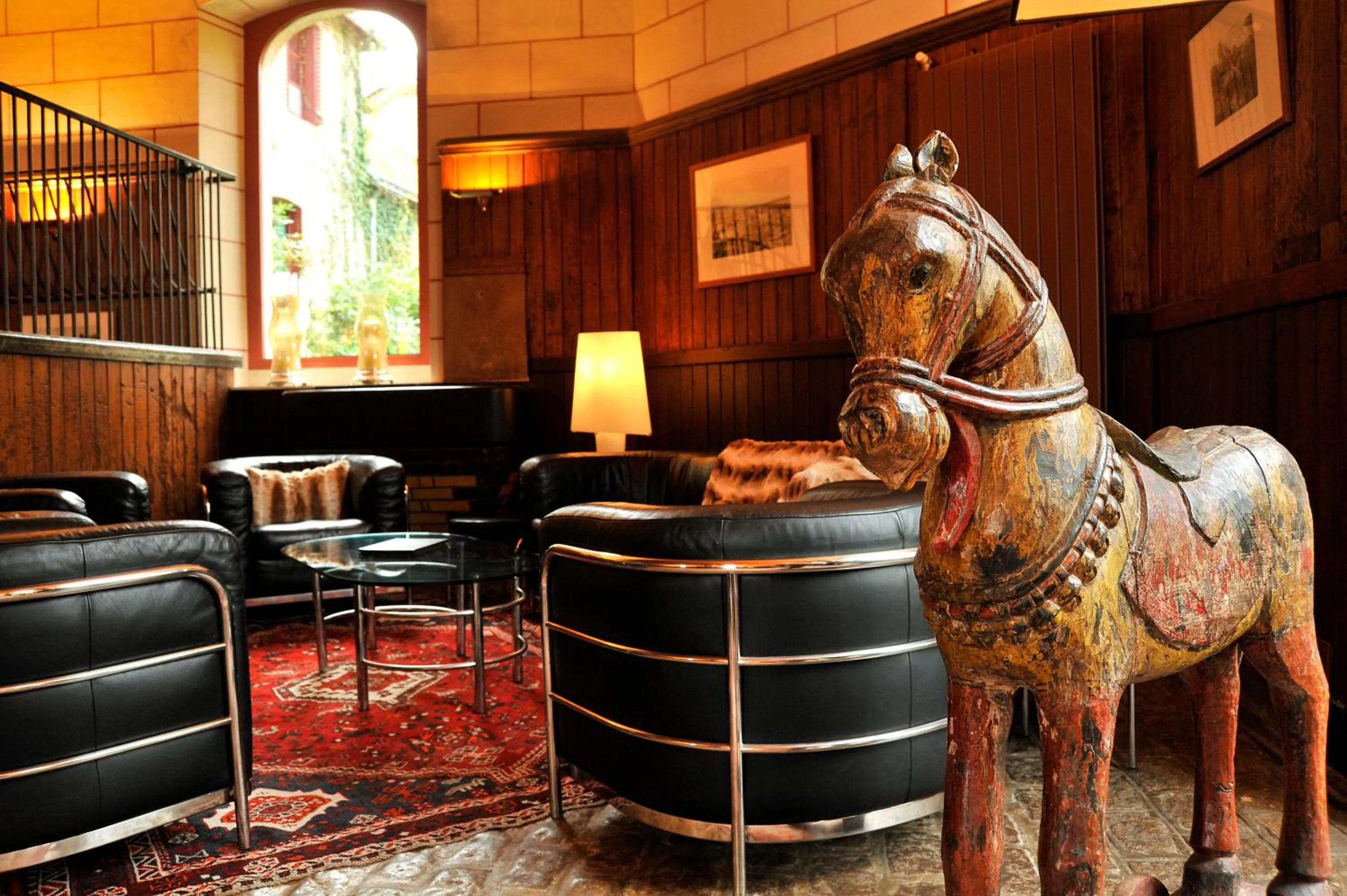 Lounge or bar in Hôtel & Spa de La Bretesche