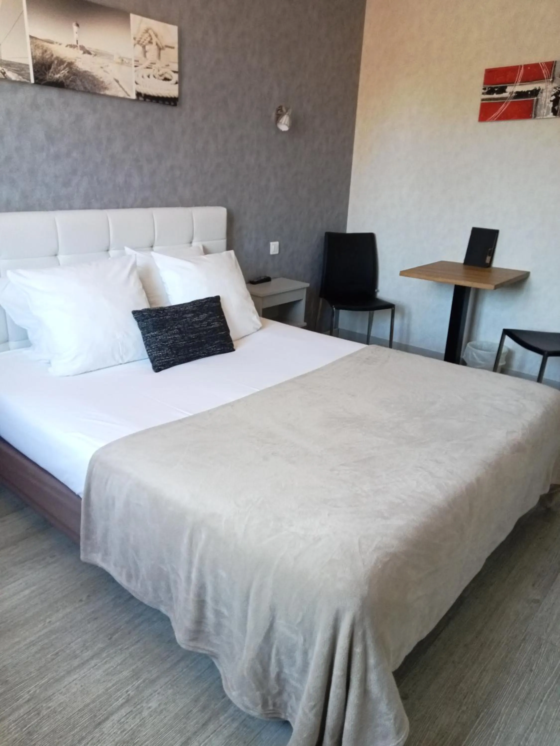 Bedroom, Bed in L'Auberge de Lugos