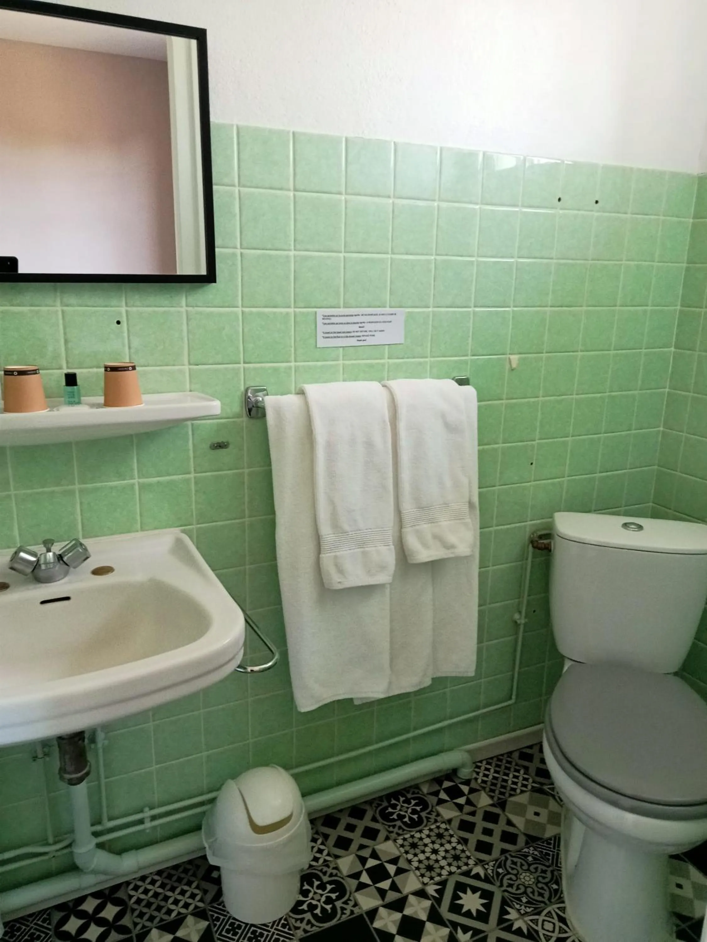 Bathroom in L'Auberge de Lugos