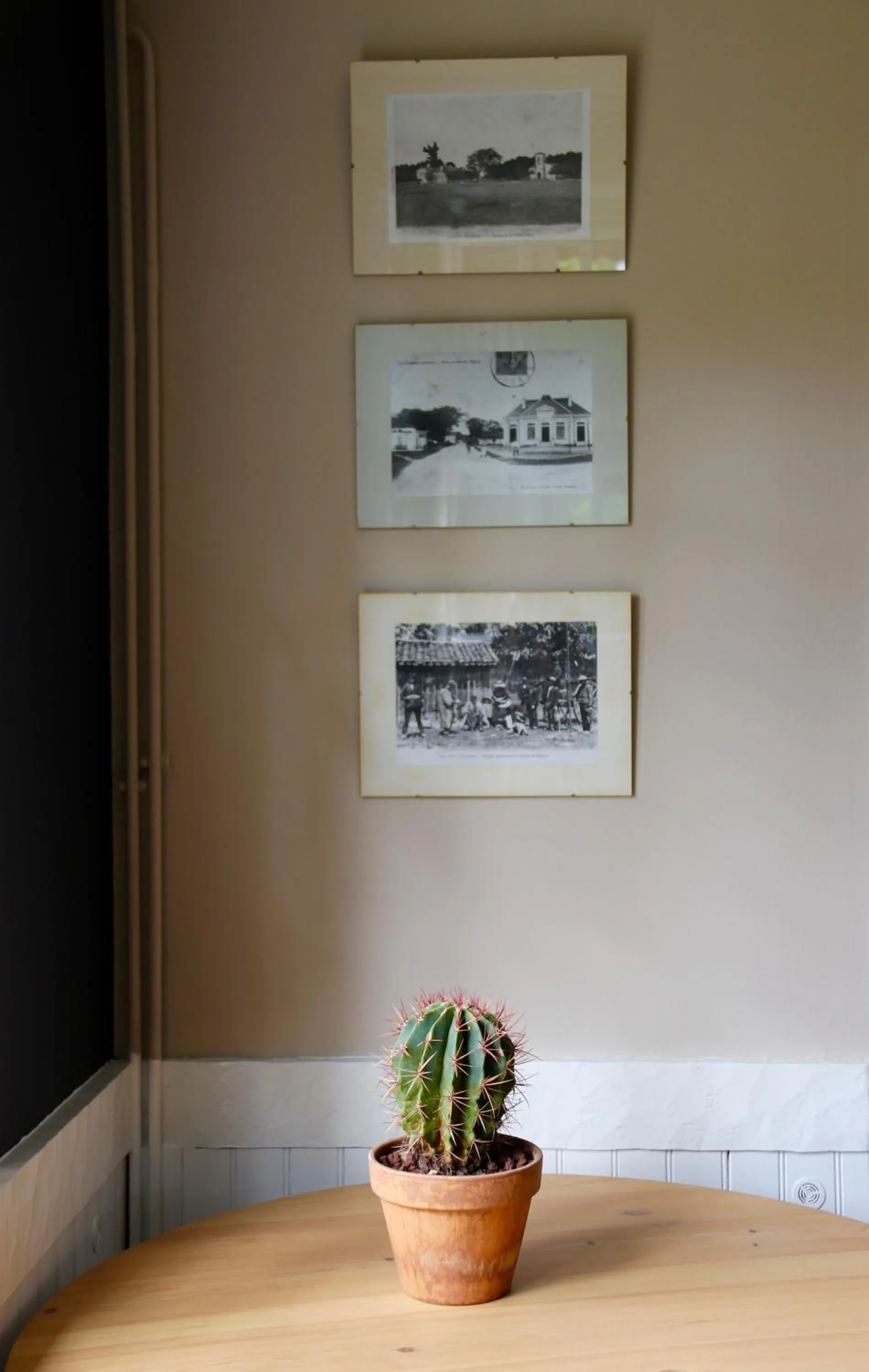 Decorative detail in L'Auberge de Lugos