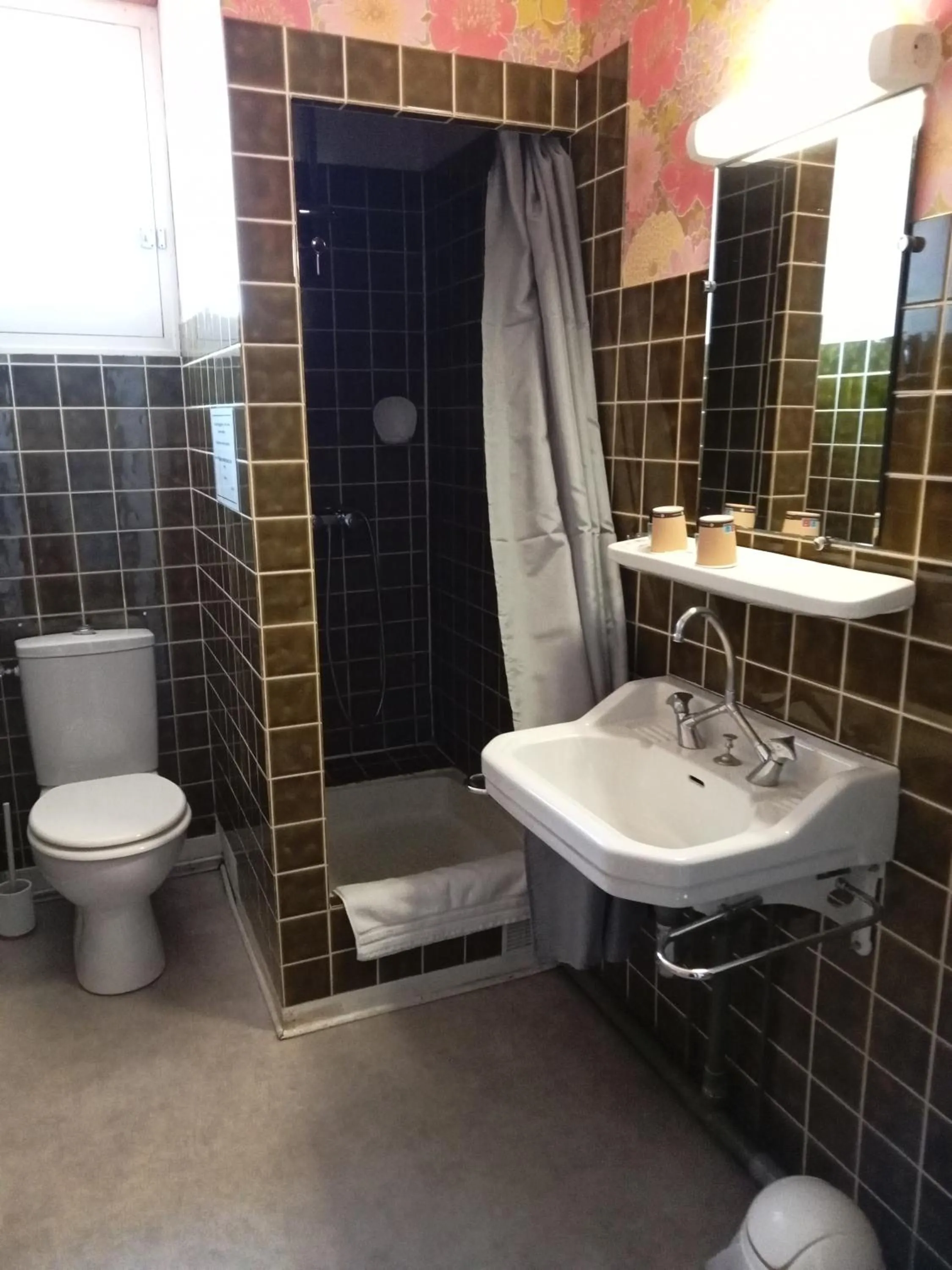 Bathroom in L'Auberge de Lugos