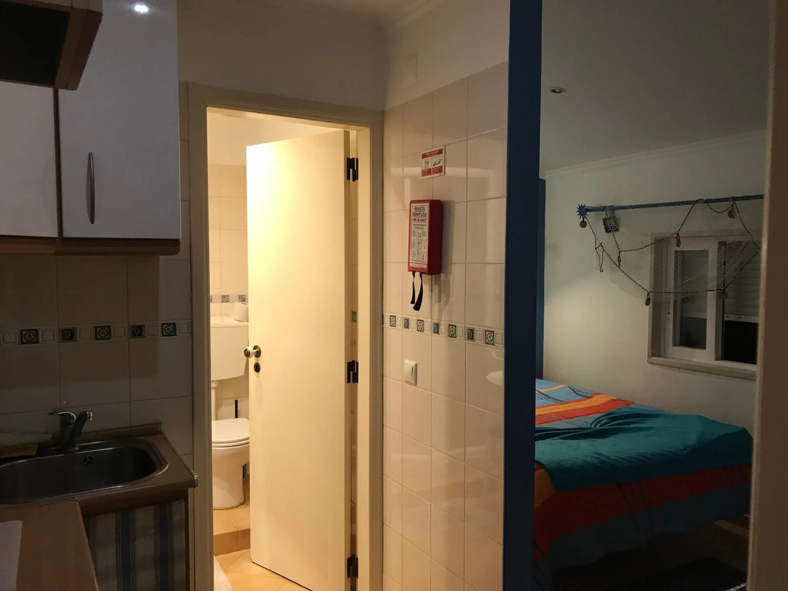 Shower, Bed in Hospedaria Bernardo