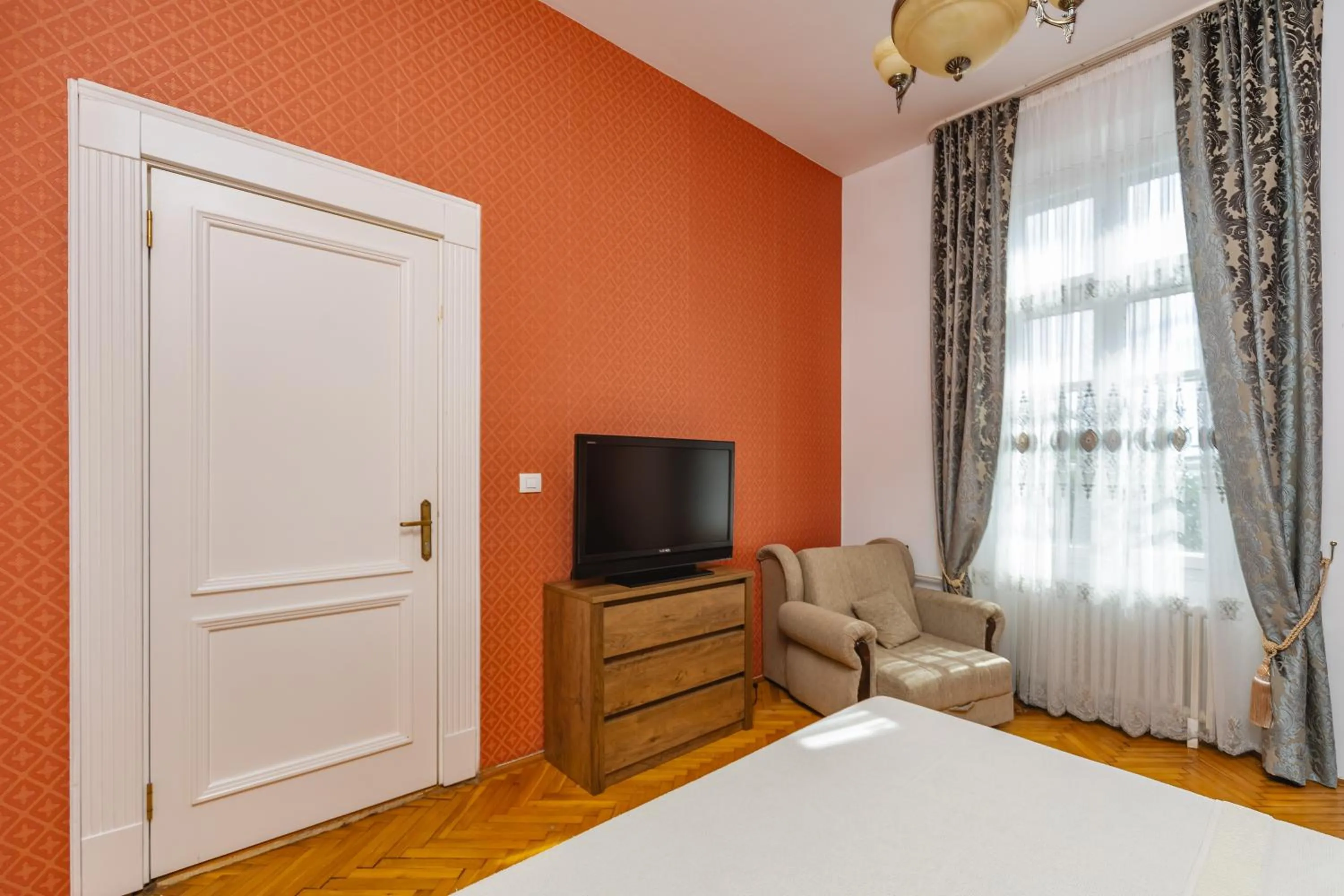 TV and multimedia, Bed in Le Petit Chateau