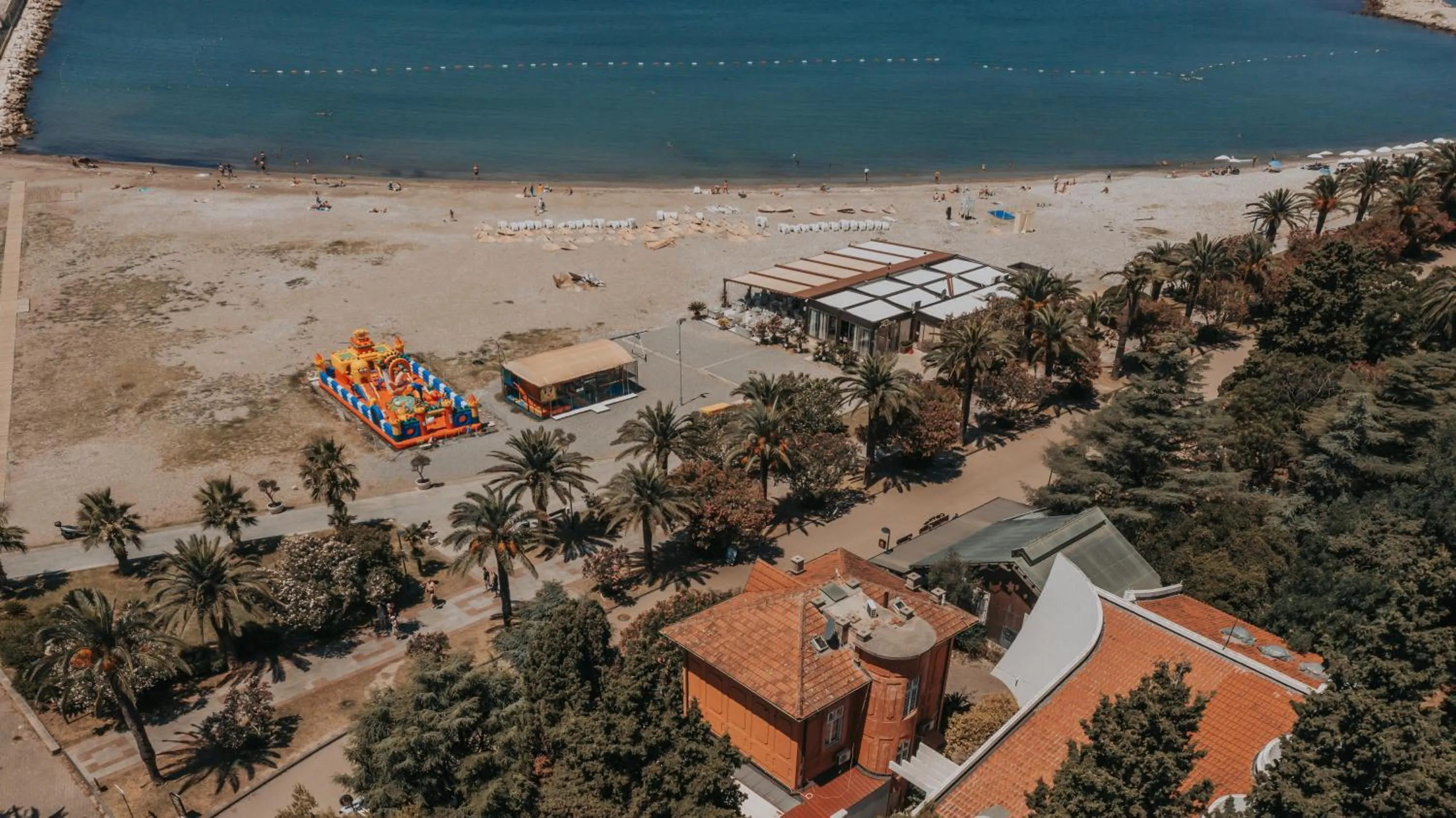 Beach in Le Petit Chateau