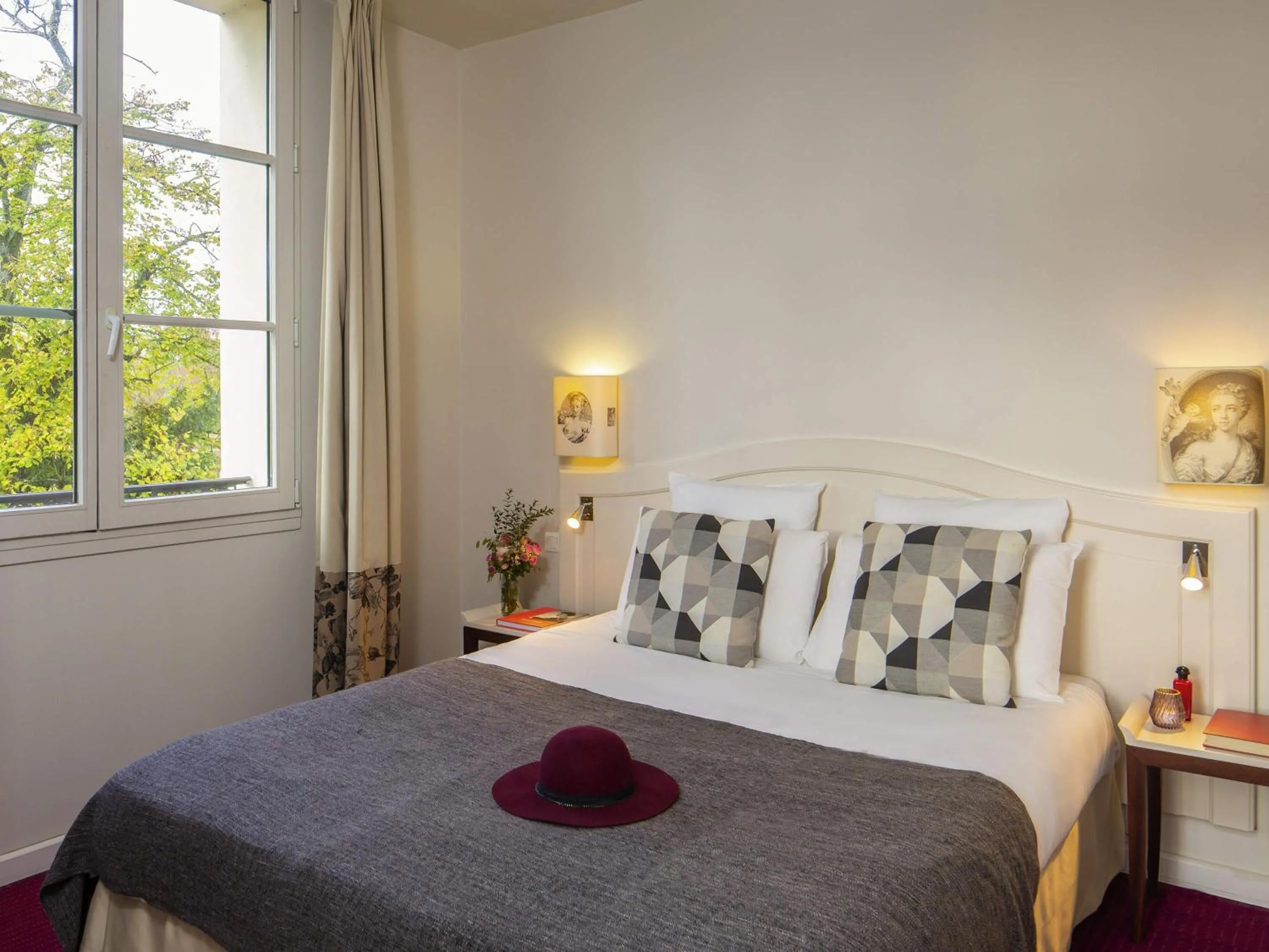 Bedroom, Bed in Mercure Rambouillet Relays Du Château