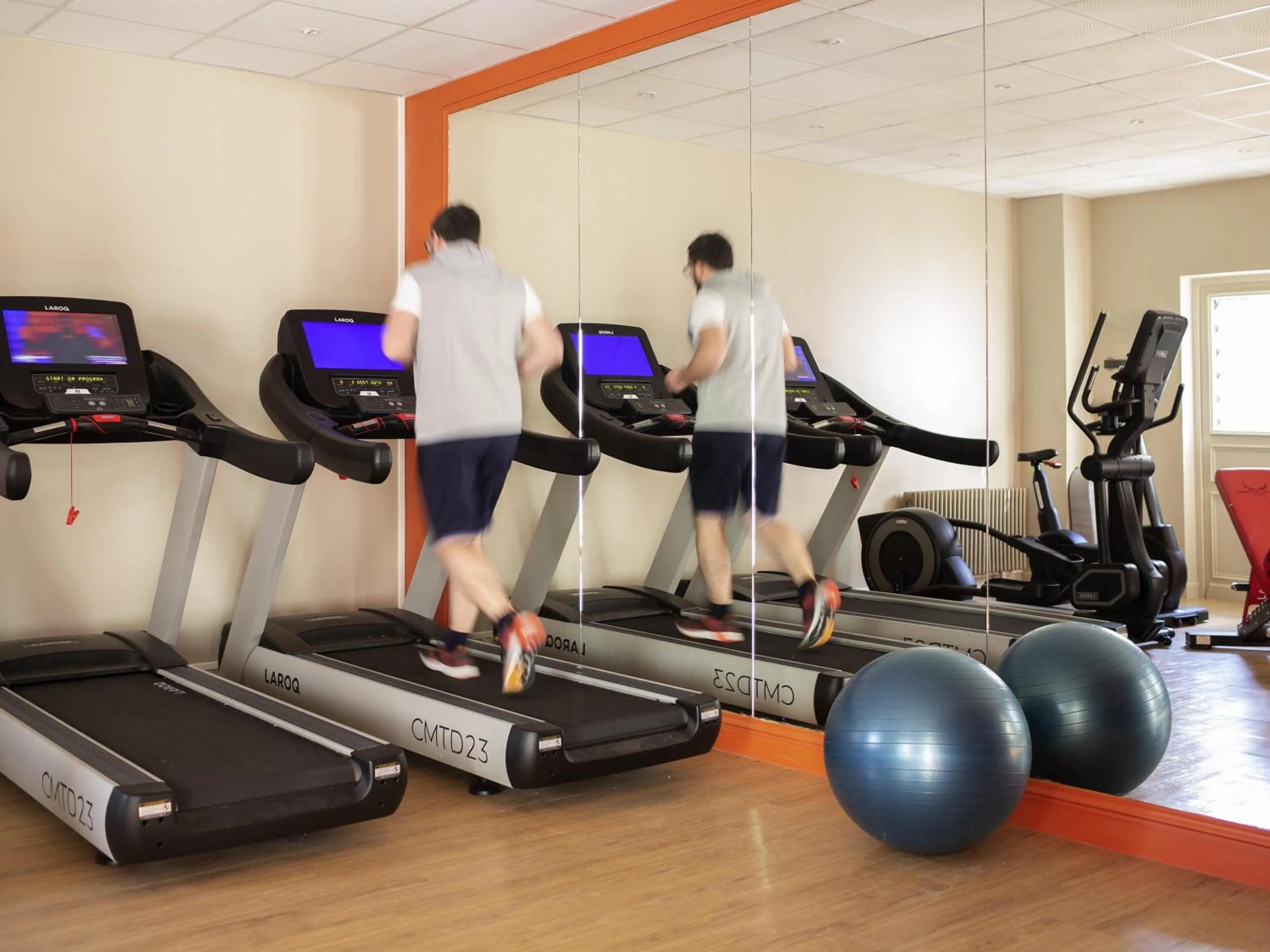 Property building in Mercure Rambouillet Relays Du Château