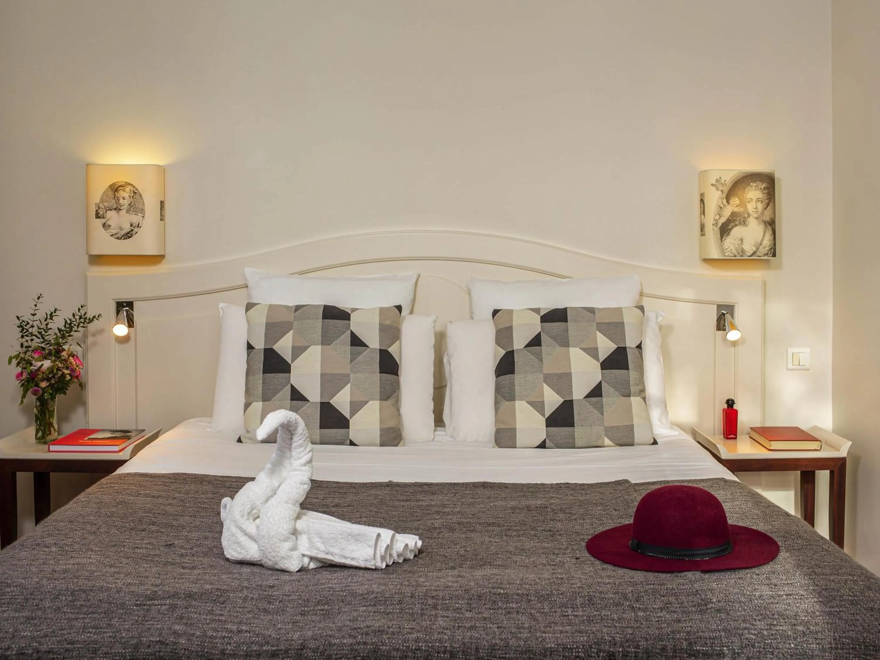 Bedroom, Bed in Mercure Rambouillet Relays Du Château