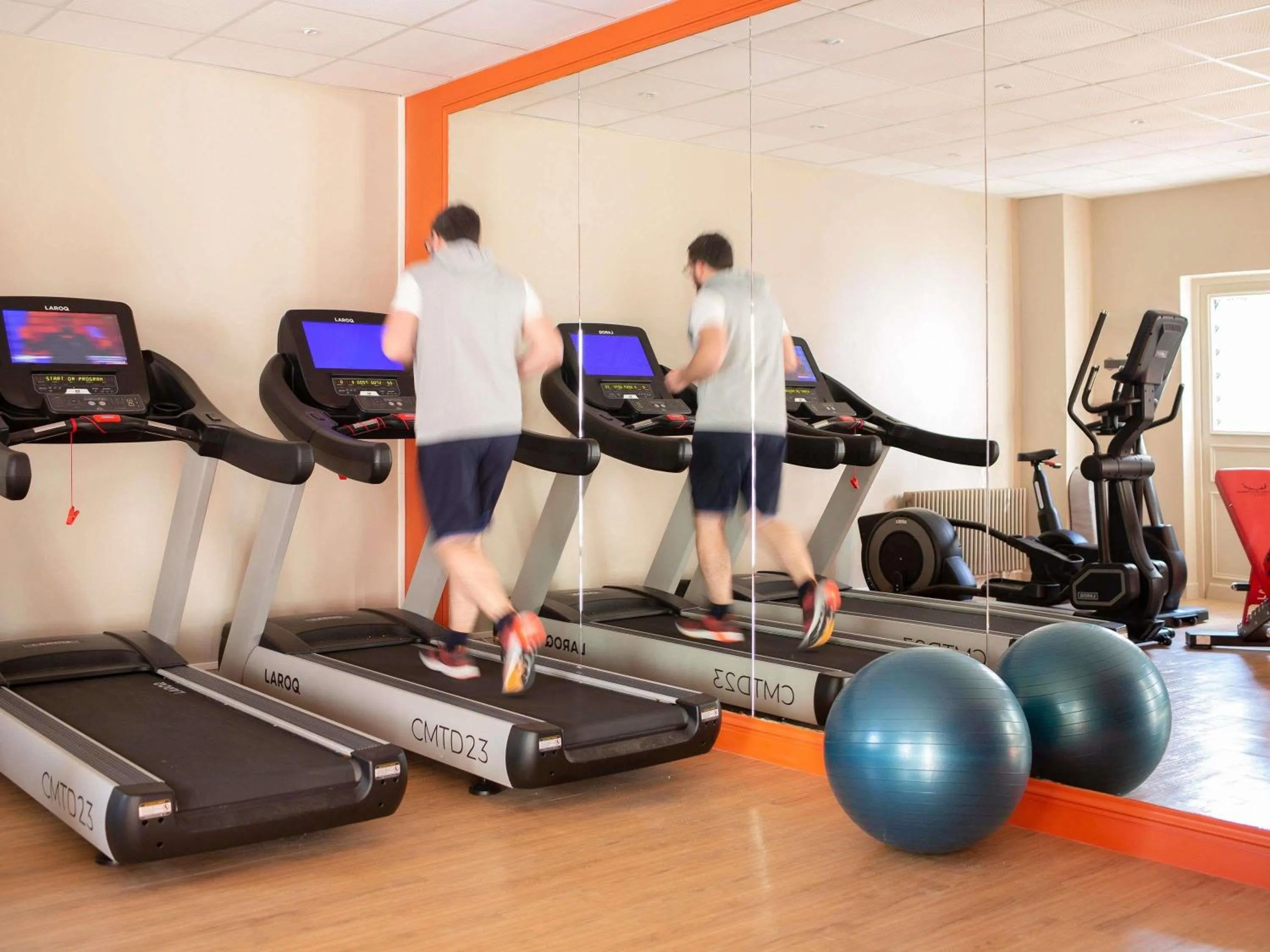 Property building in Mercure Rambouillet Relays Du Château