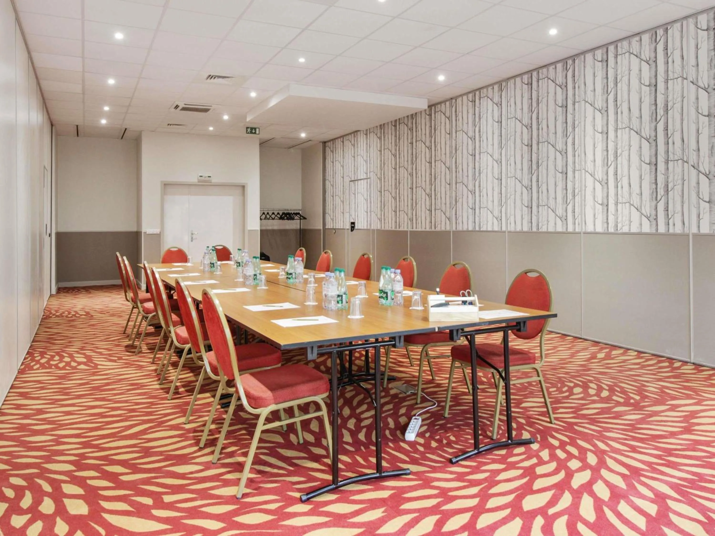 Meeting/conference room in Mercure Rambouillet Relays Du Château