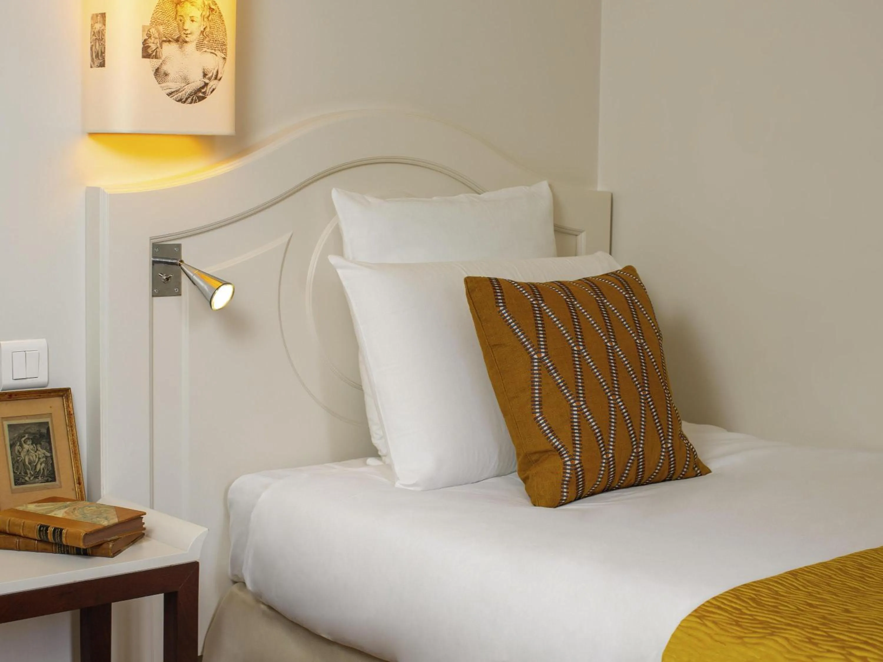 Bedroom, Bed in Mercure Rambouillet Relays Du Château