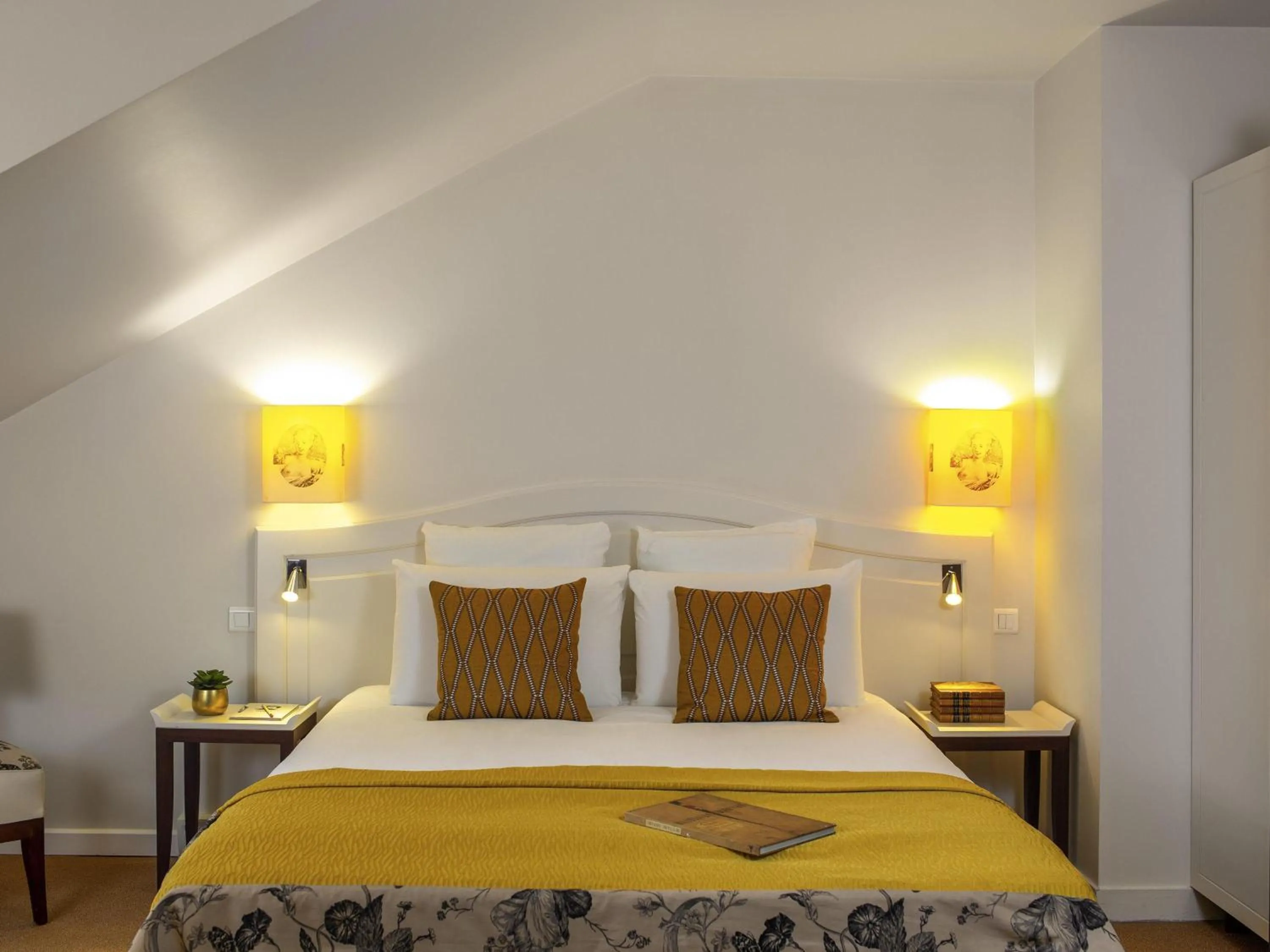 Business facilities, Bed in Mercure Rambouillet Relays Du Château