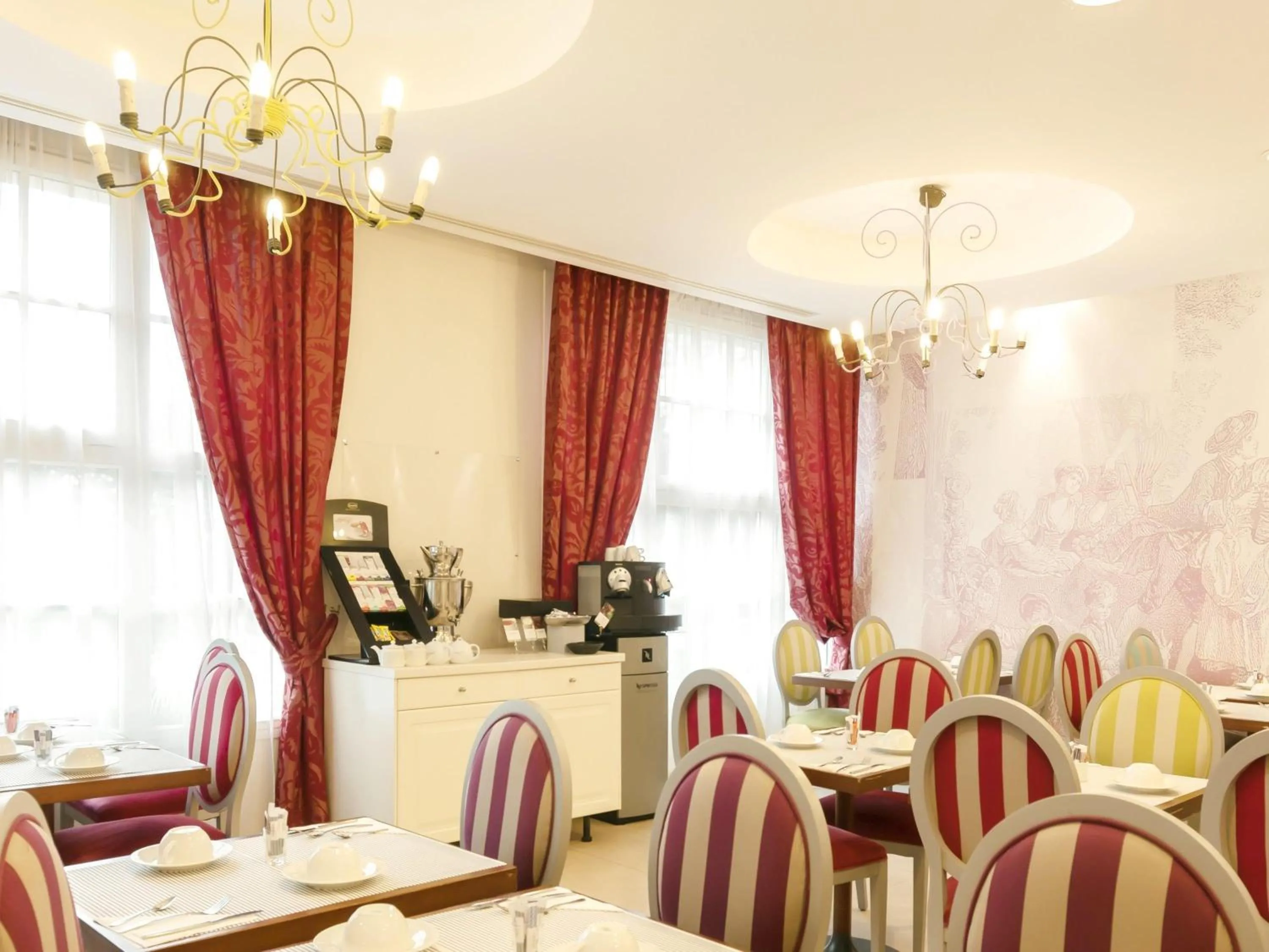 Restaurant/places to eat in Mercure Rambouillet Relays Du Château