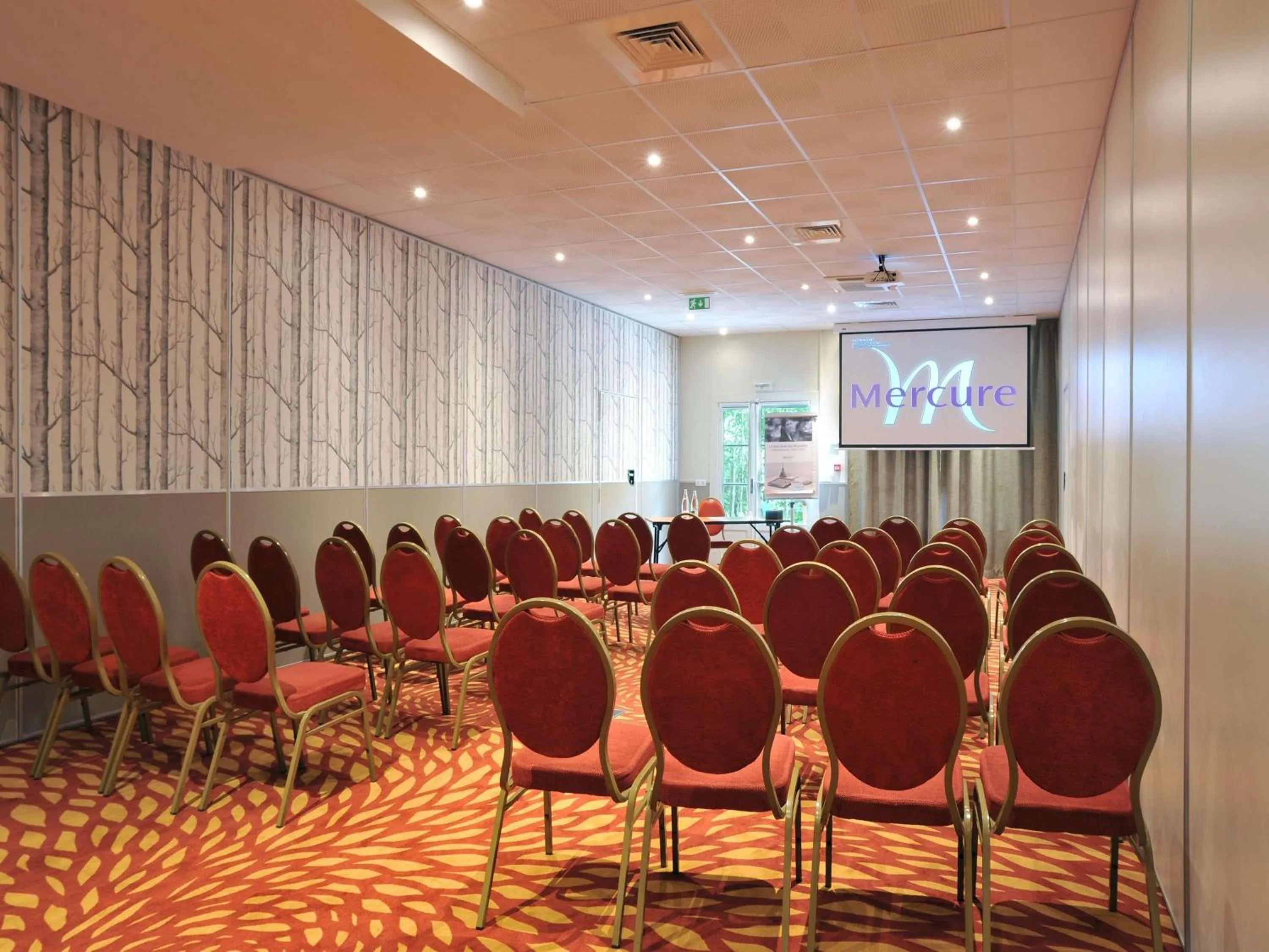 Meeting/conference room in Mercure Rambouillet Relays Du Château
