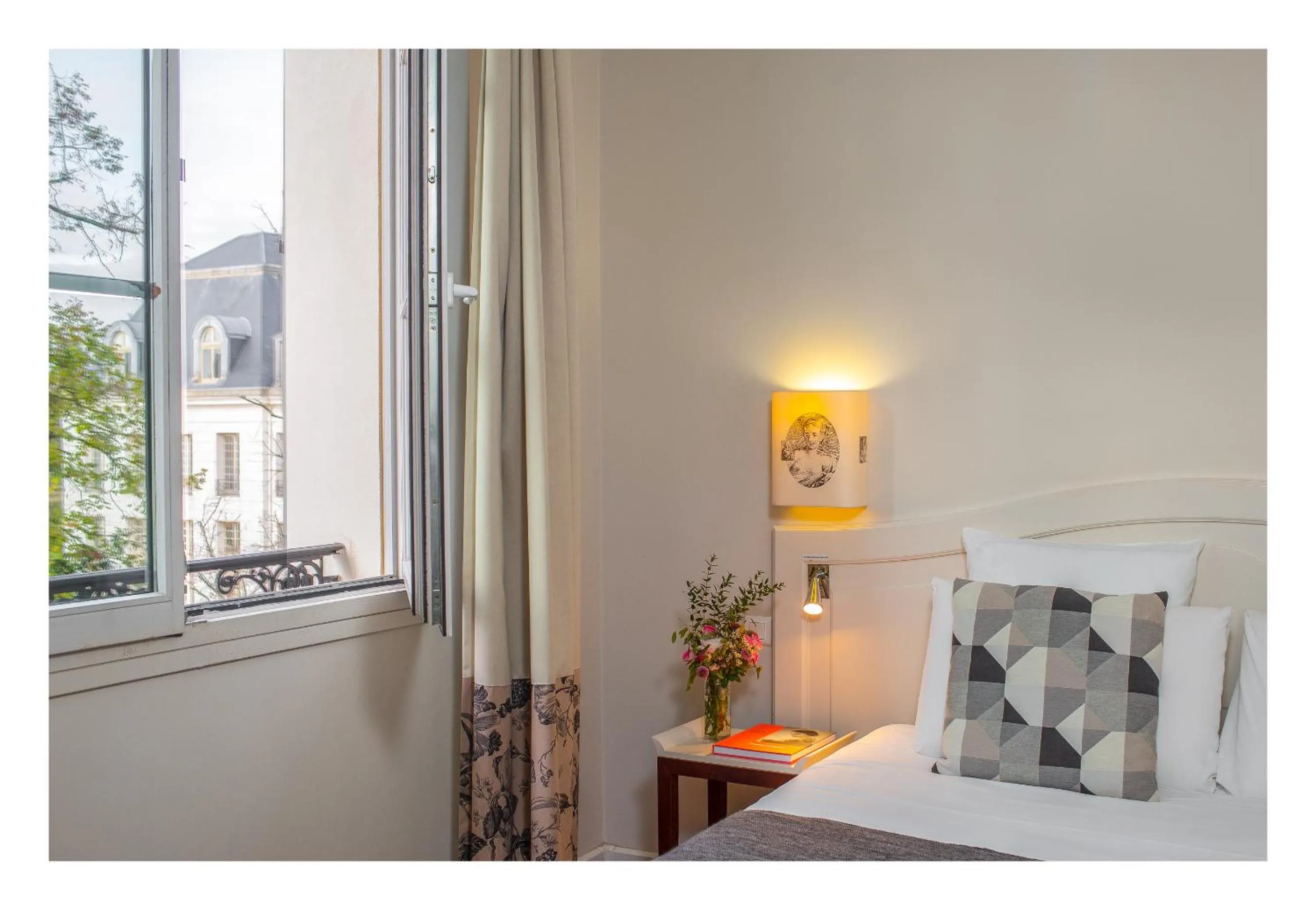Landmark view, Bed in Mercure Rambouillet Relays Du Château