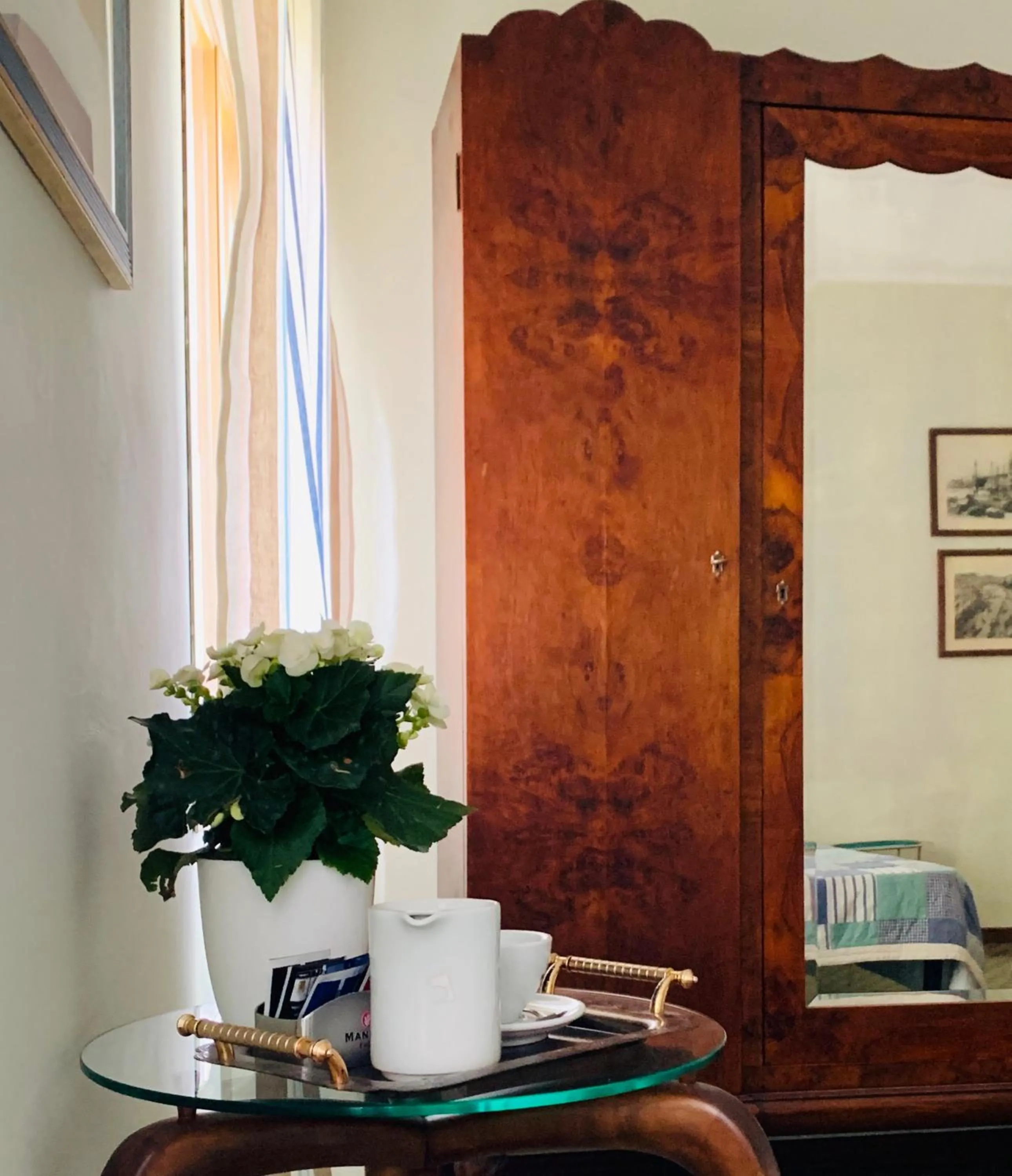 Coffee/tea facilities in Locanda Toronto