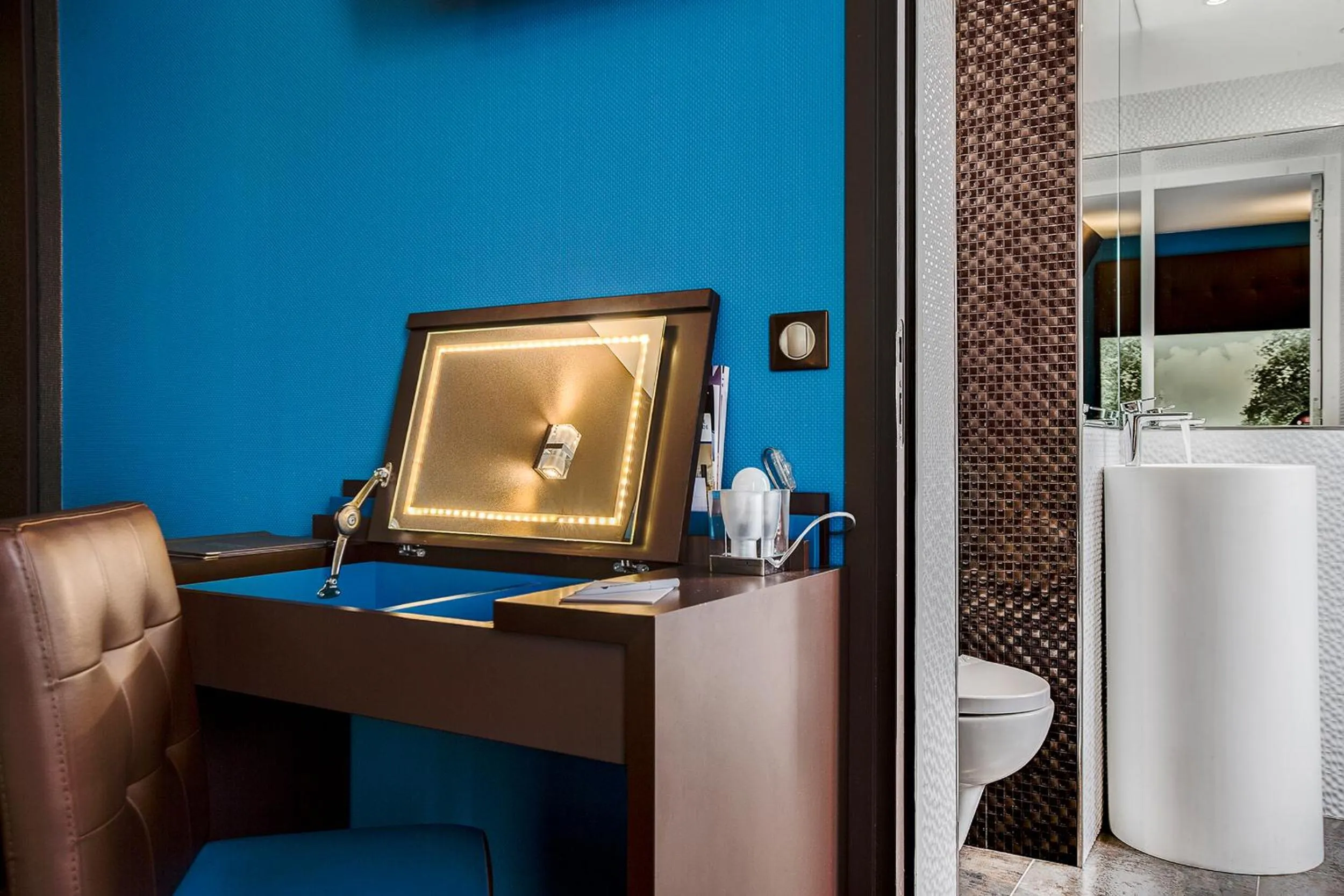 Shower in Best Western Nouvel Orléans Montparnasse