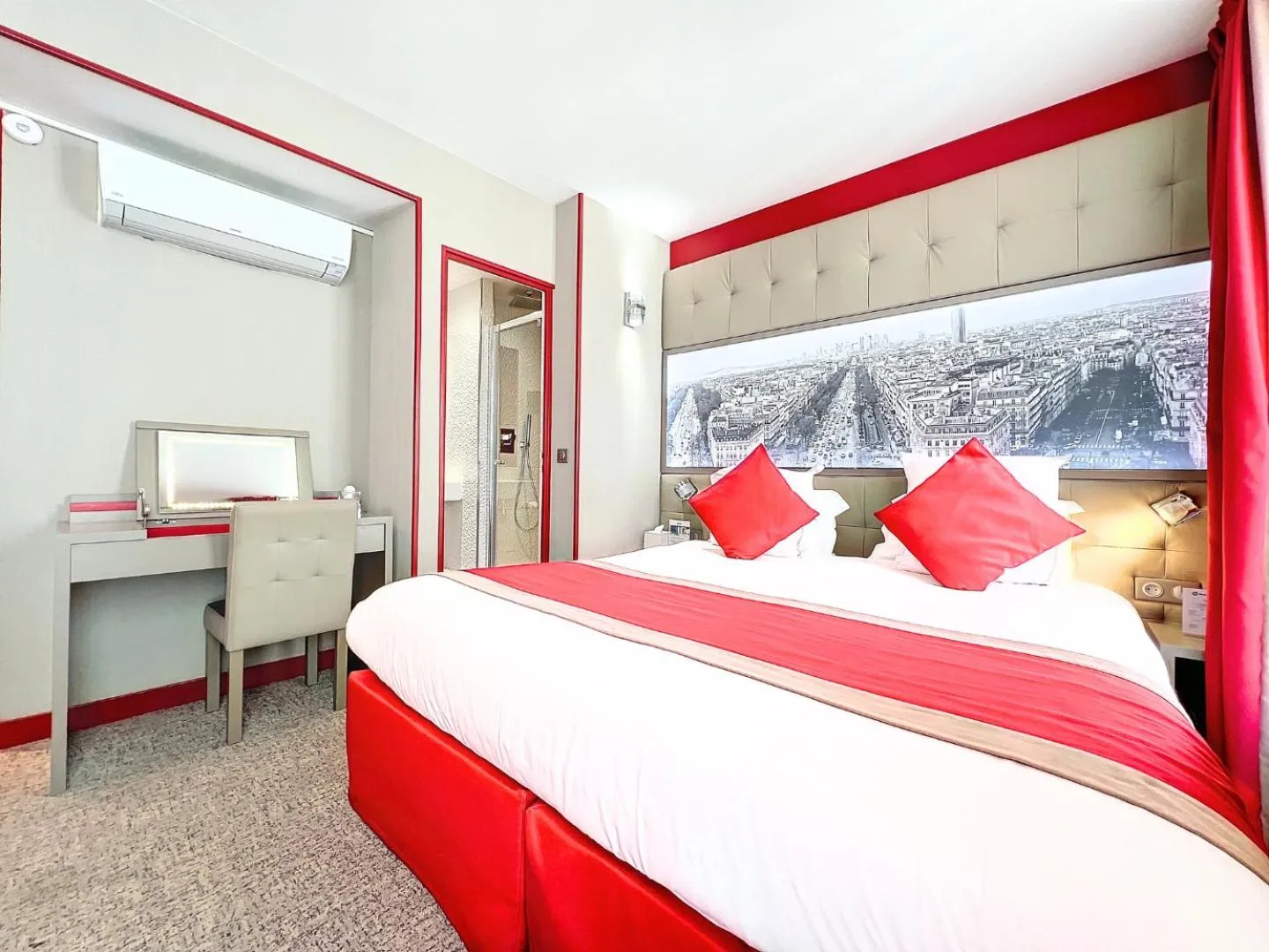 Bed in Best Western Nouvel Orléans Montparnasse