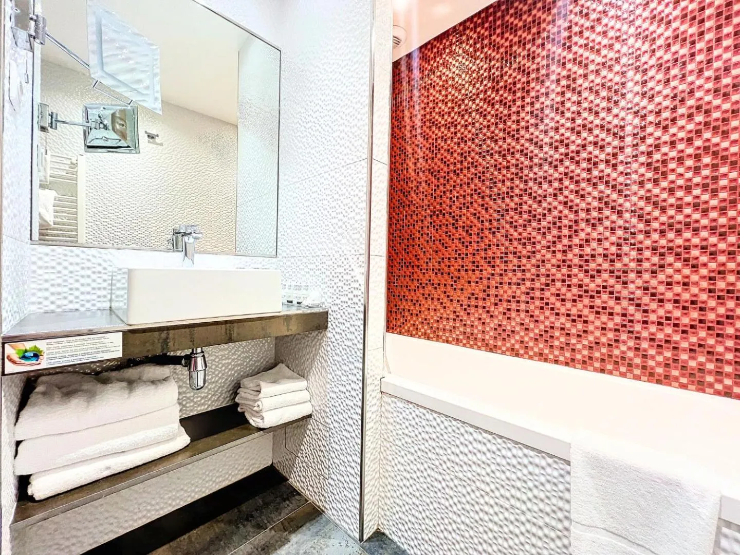 Bathroom in Best Western Nouvel Orléans Montparnasse