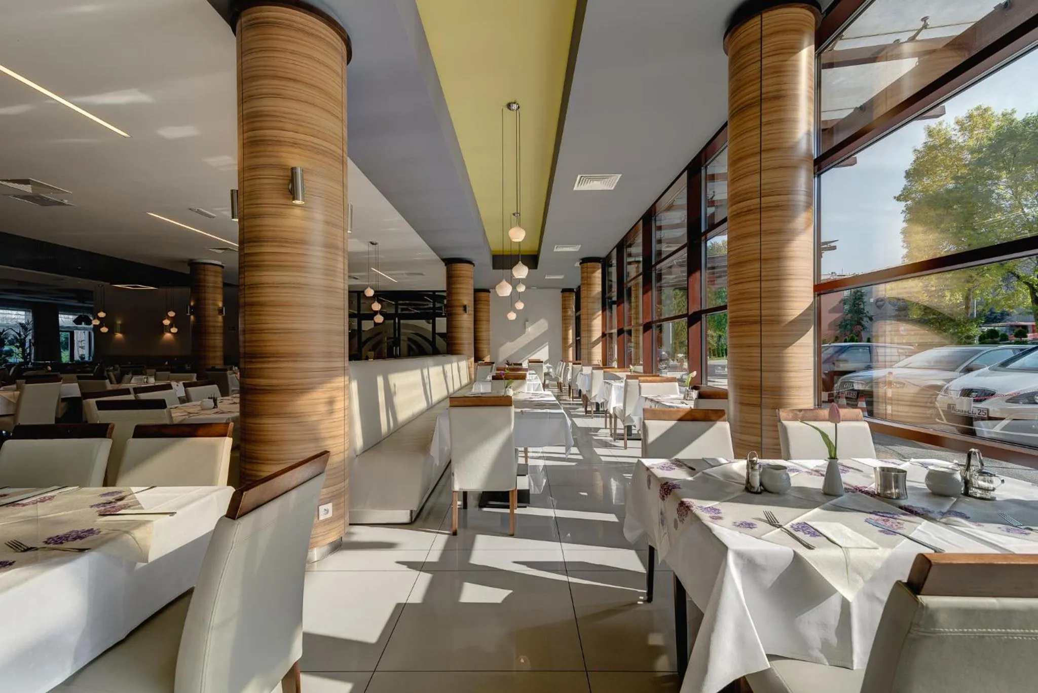 Restaurant/places to eat in Olymp 3