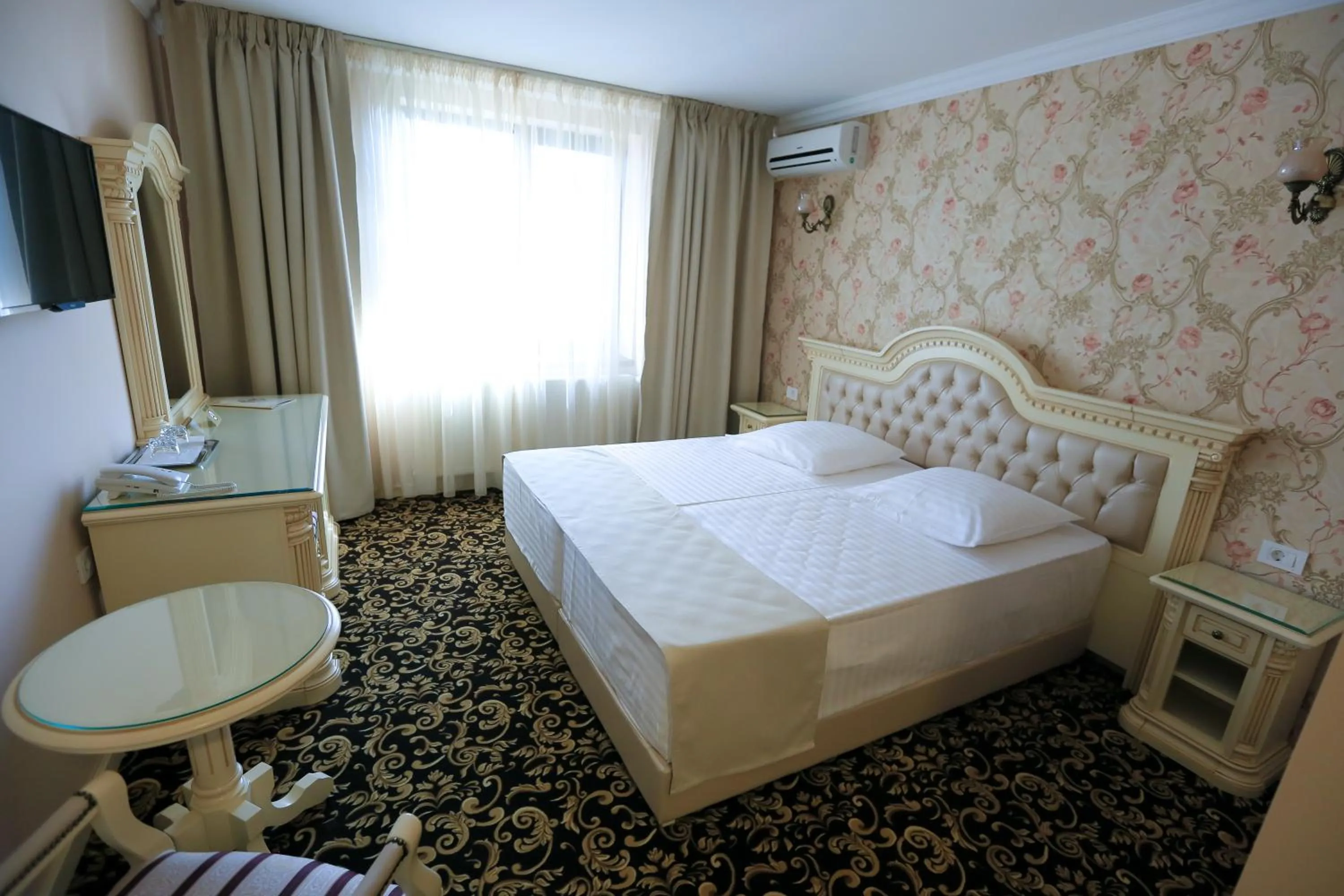 Photo of the whole room, Bed in Hotel Orient Braila