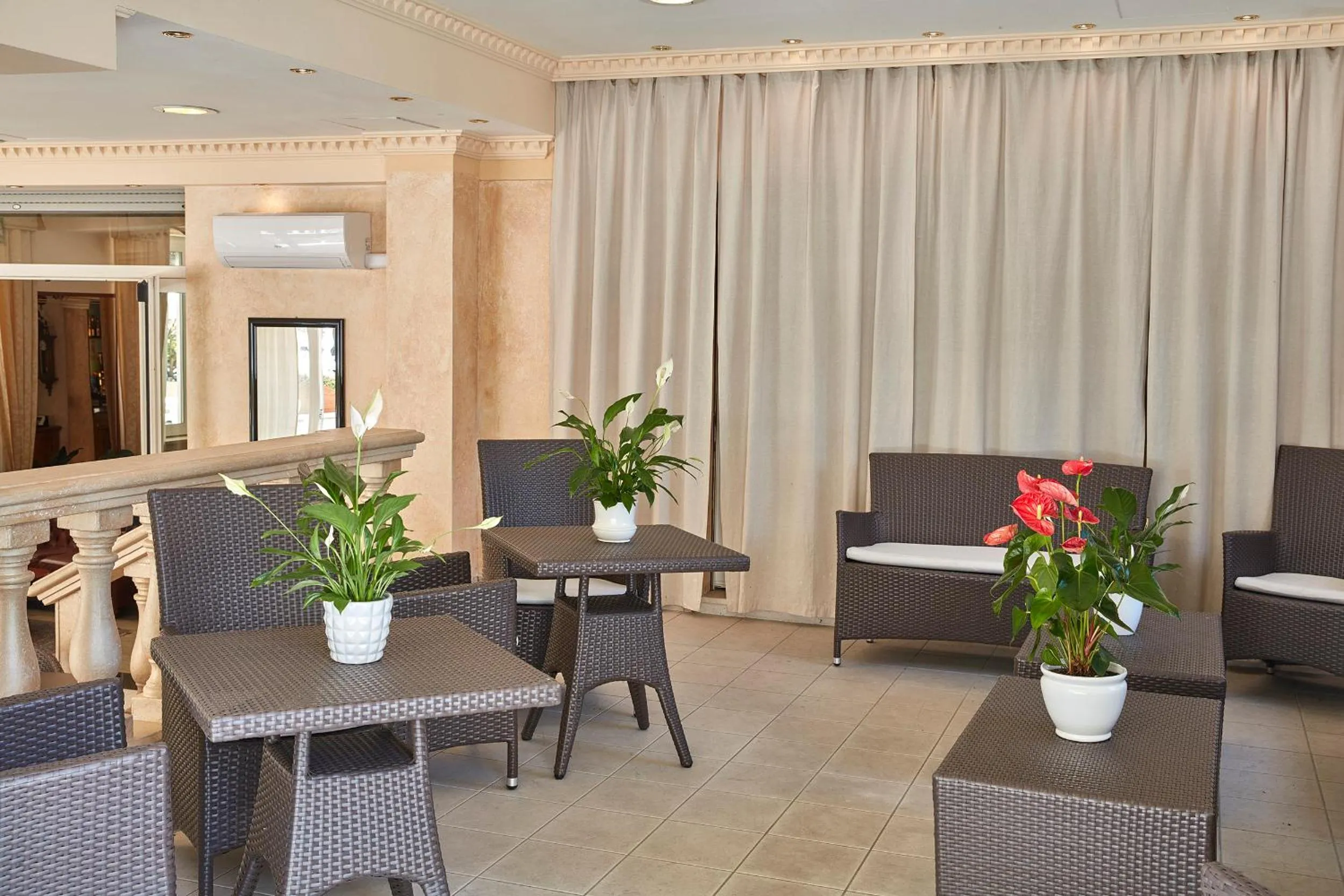 Seating area in Hotel Plaza