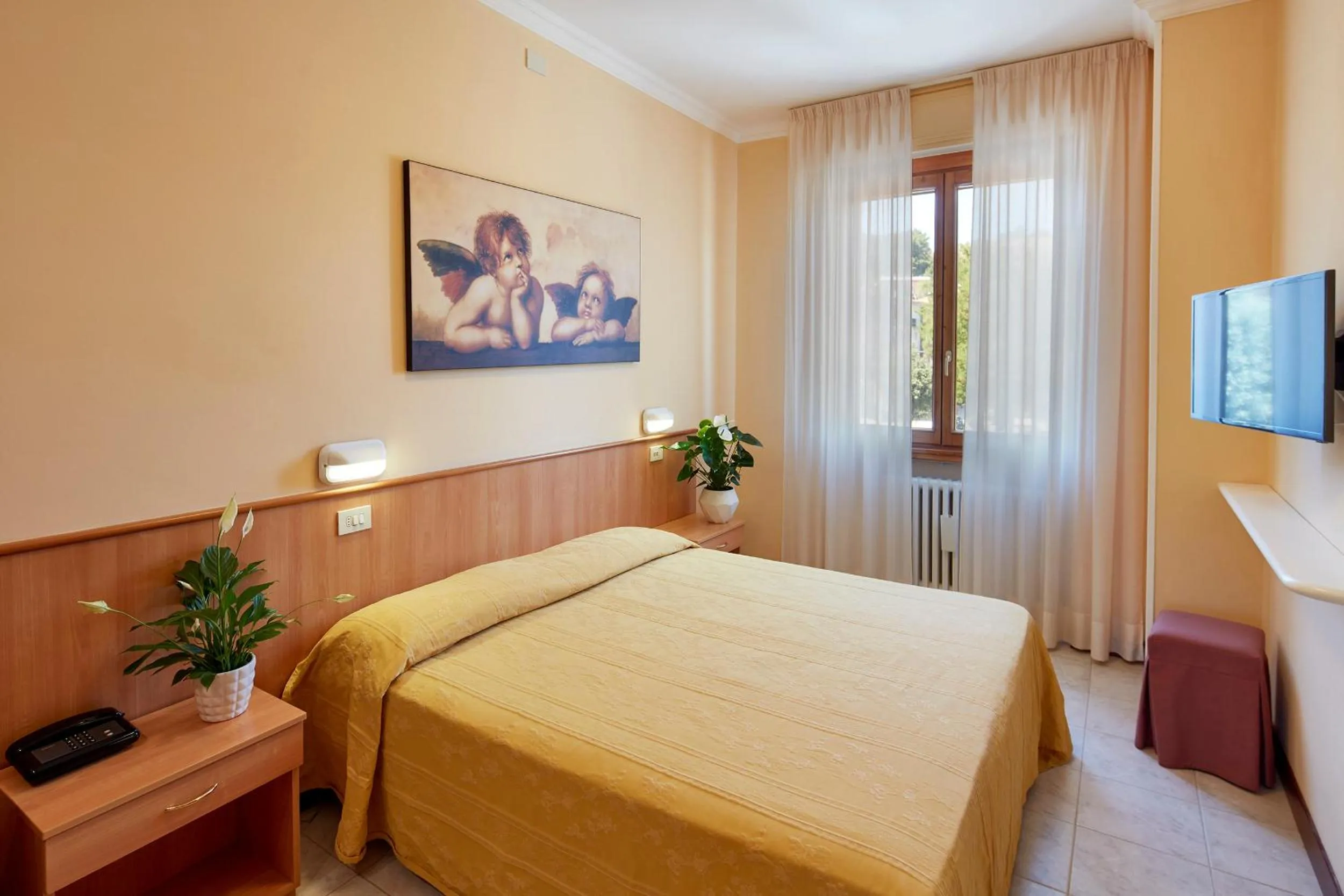 Shower in Hotel Plaza