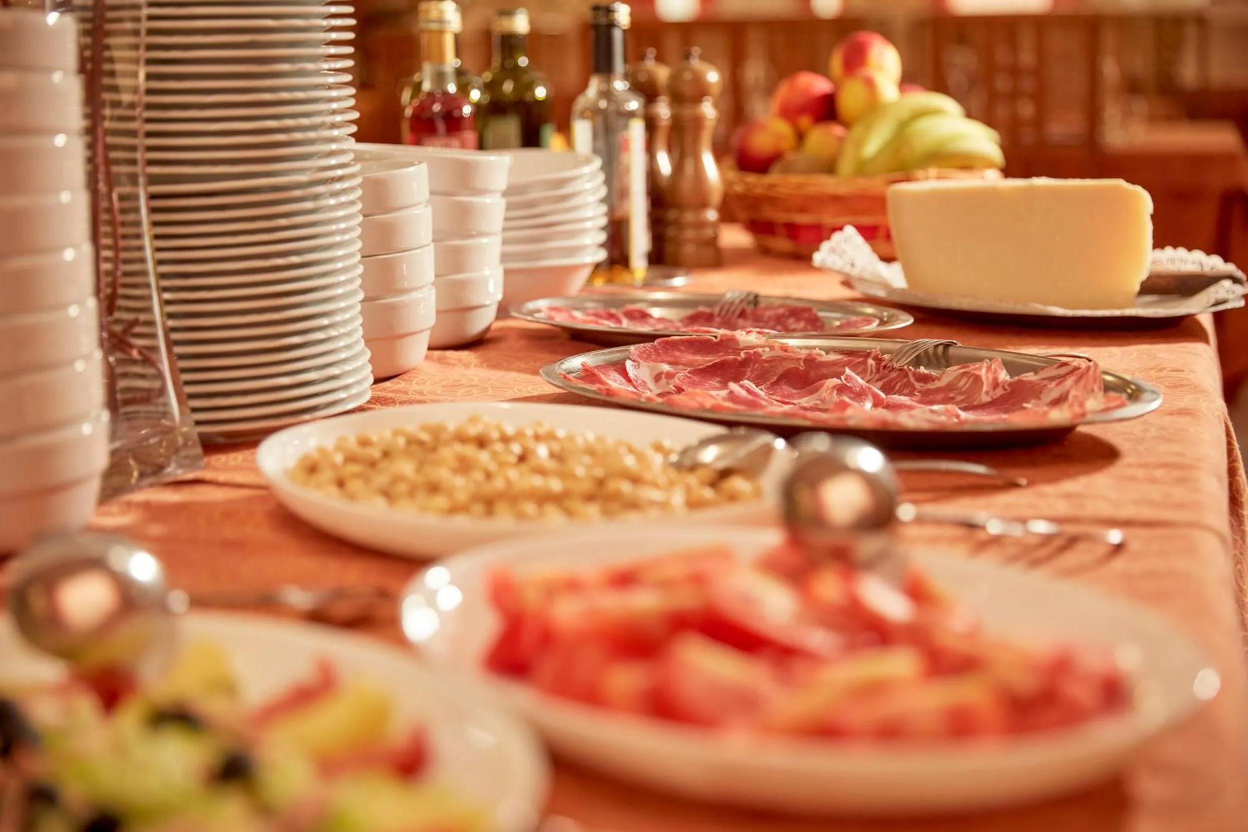 Food and drinks in Hotel Plaza