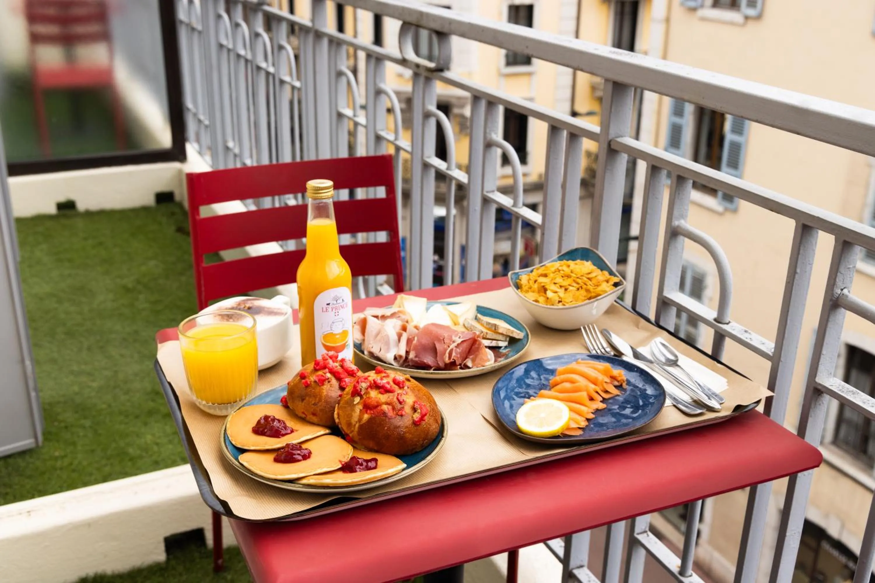 Restaurant/places to eat in Mercure Annecy Centre