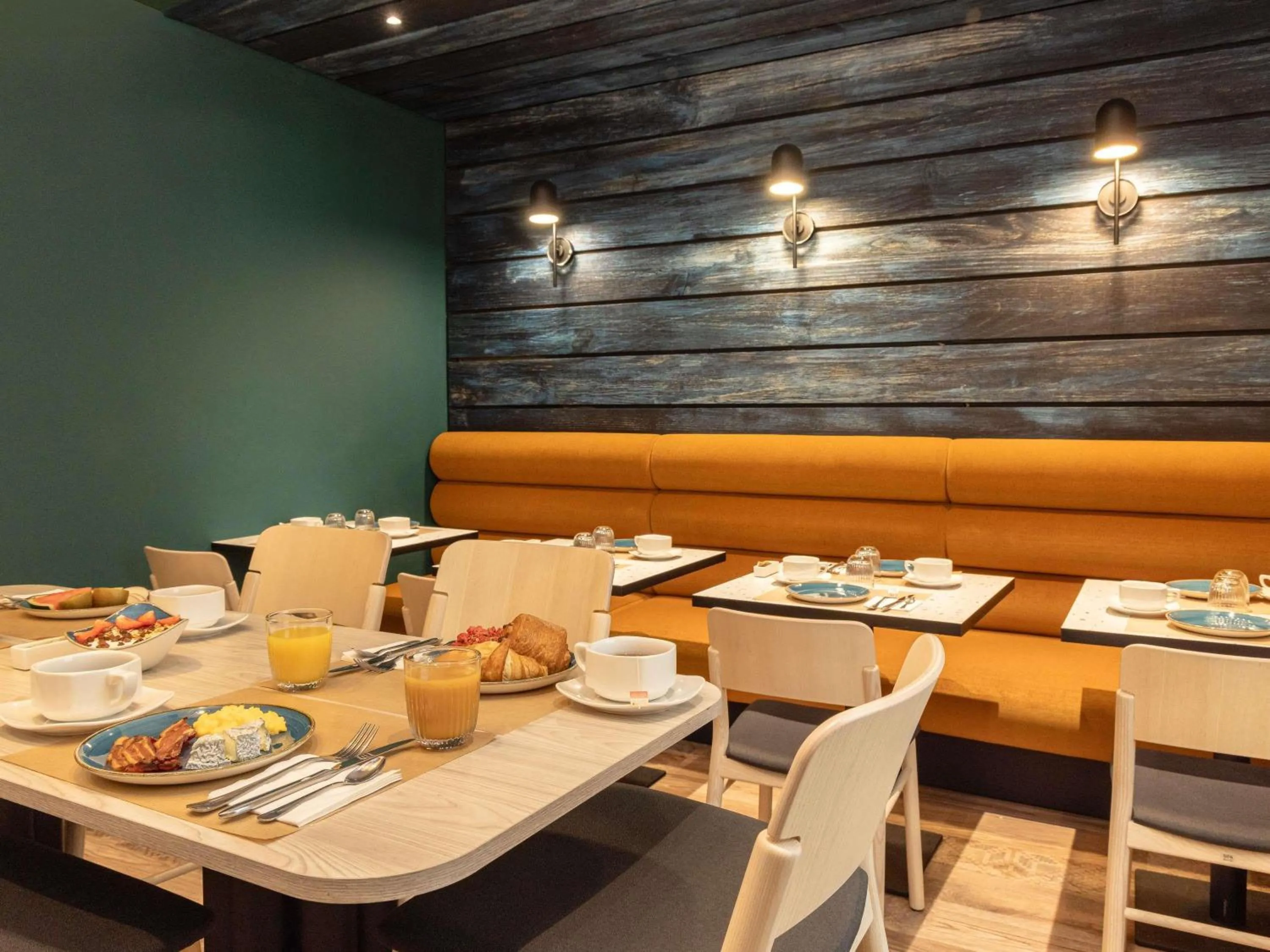 Breakfast in Mercure Annecy Centre