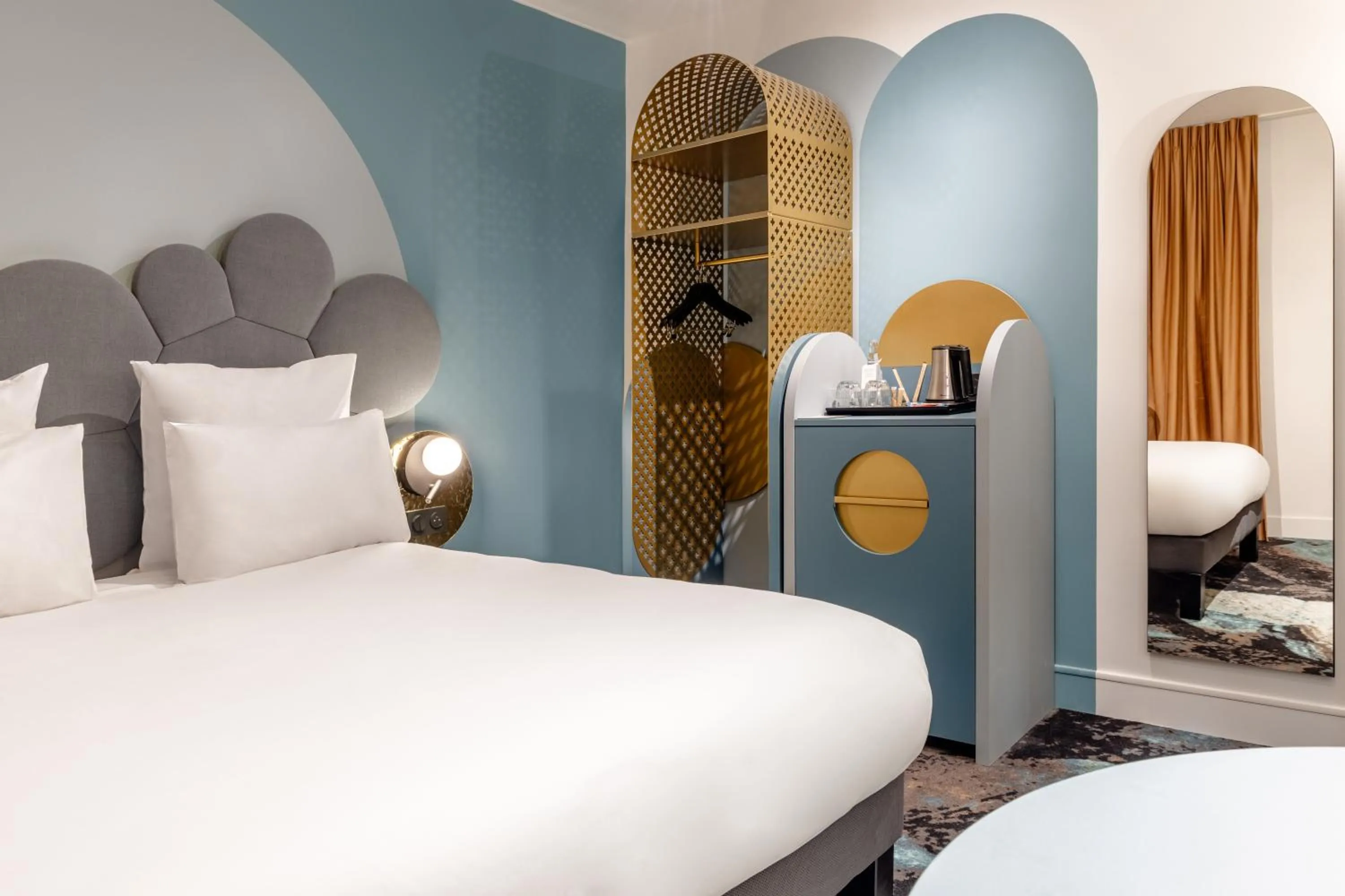 Bedroom, Bed in Mercure Annecy Centre