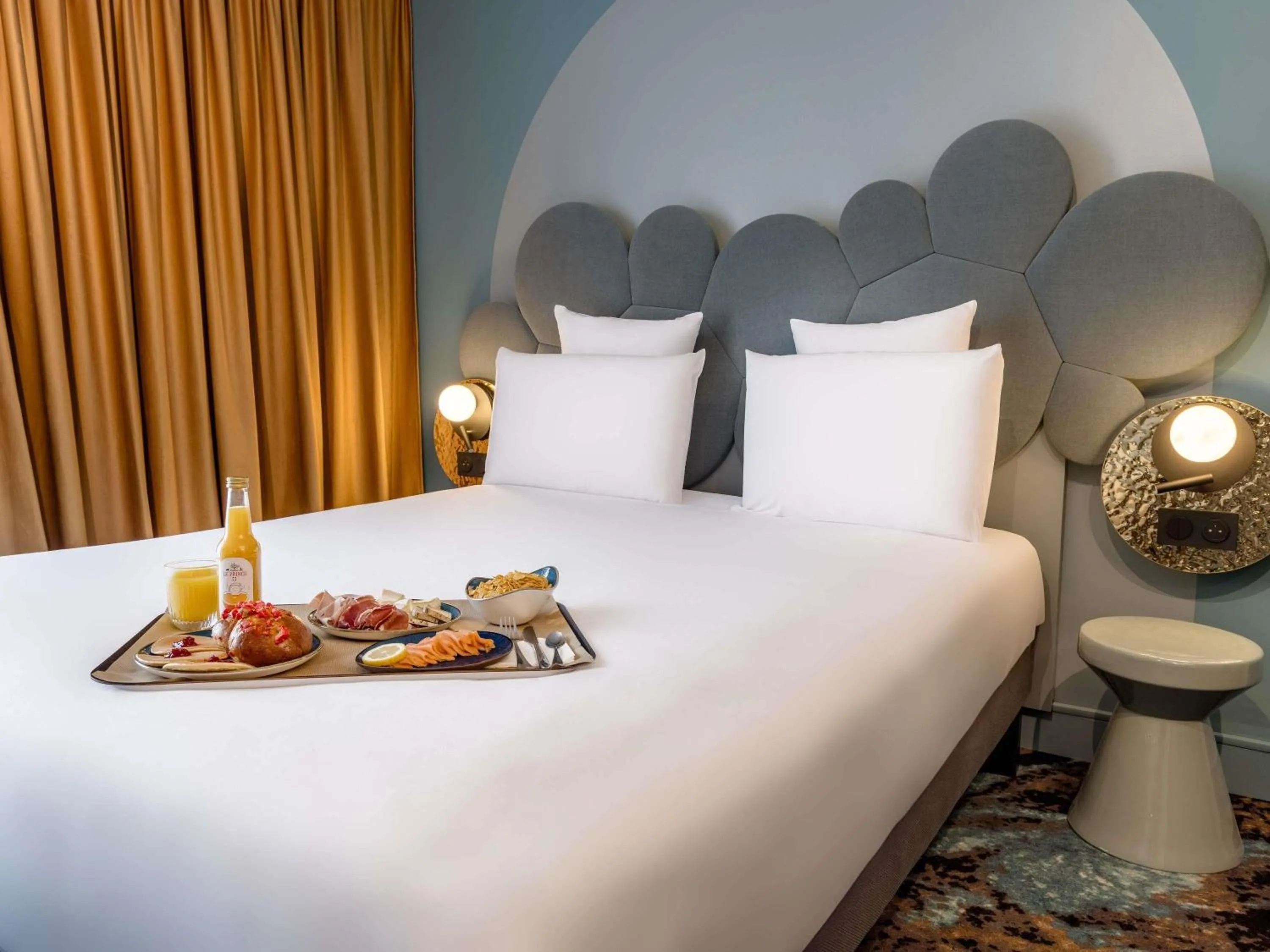 Bedroom, Bed in Mercure Annecy Centre